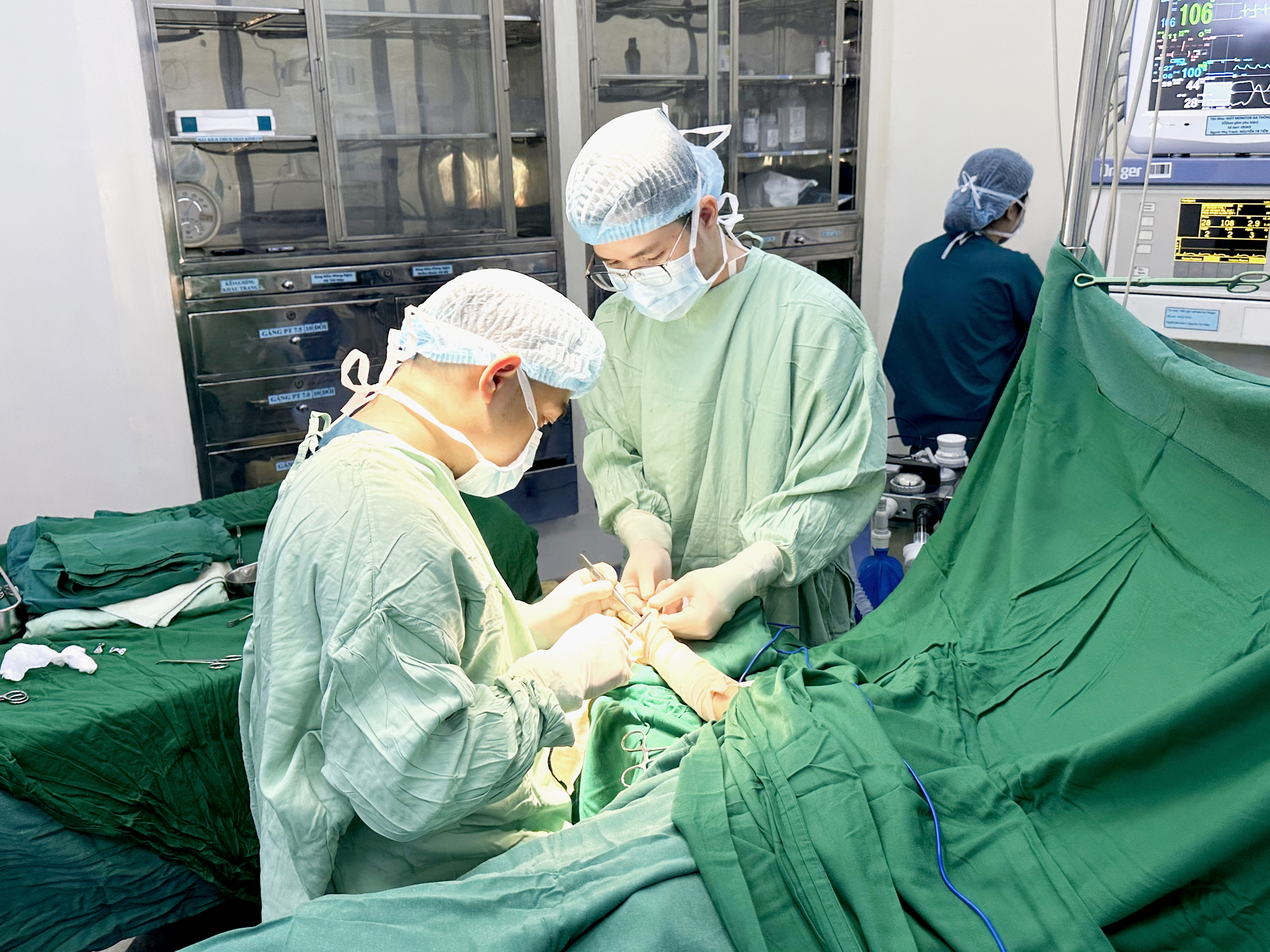 benh vien hoan my vinh phau thuat nhan dao1