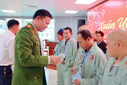 17602324117762462744