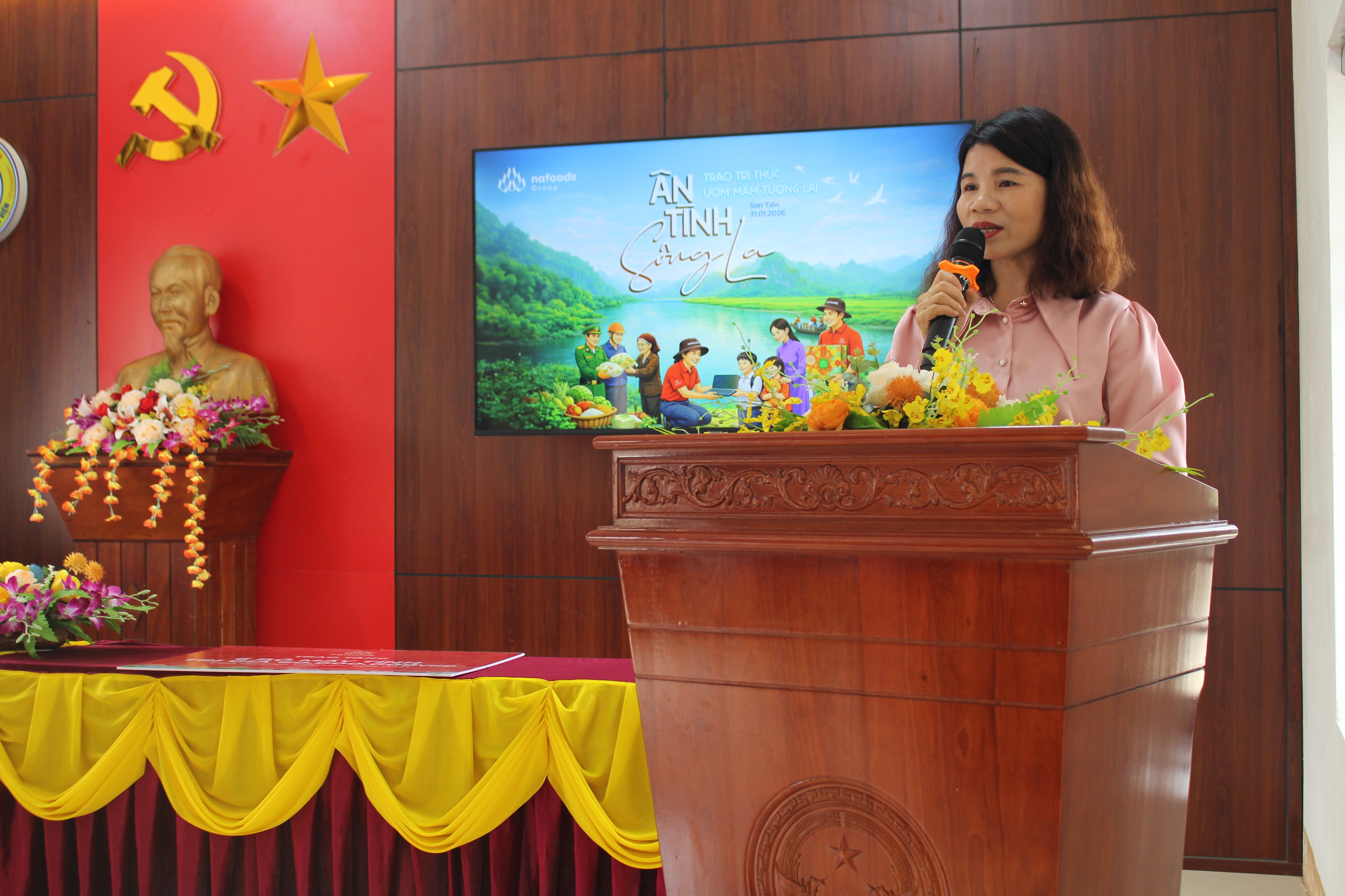 co ha thi minh hai bi thu chi bo hieu truong nha truong phat bieu tai buoi le