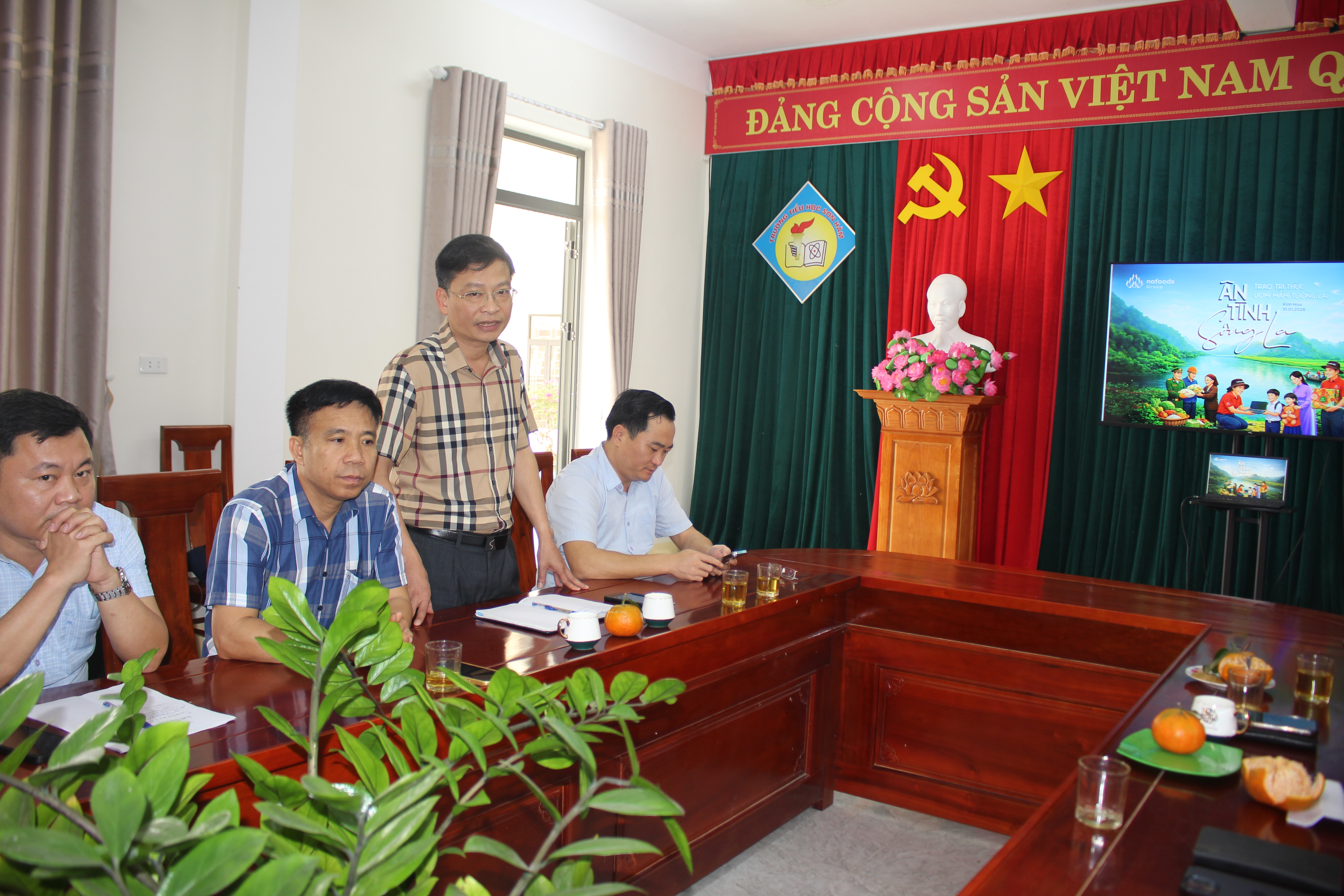 ng tran quynh pho bi thu dang uy chu tich ubnd xa kim hoa phat bieu