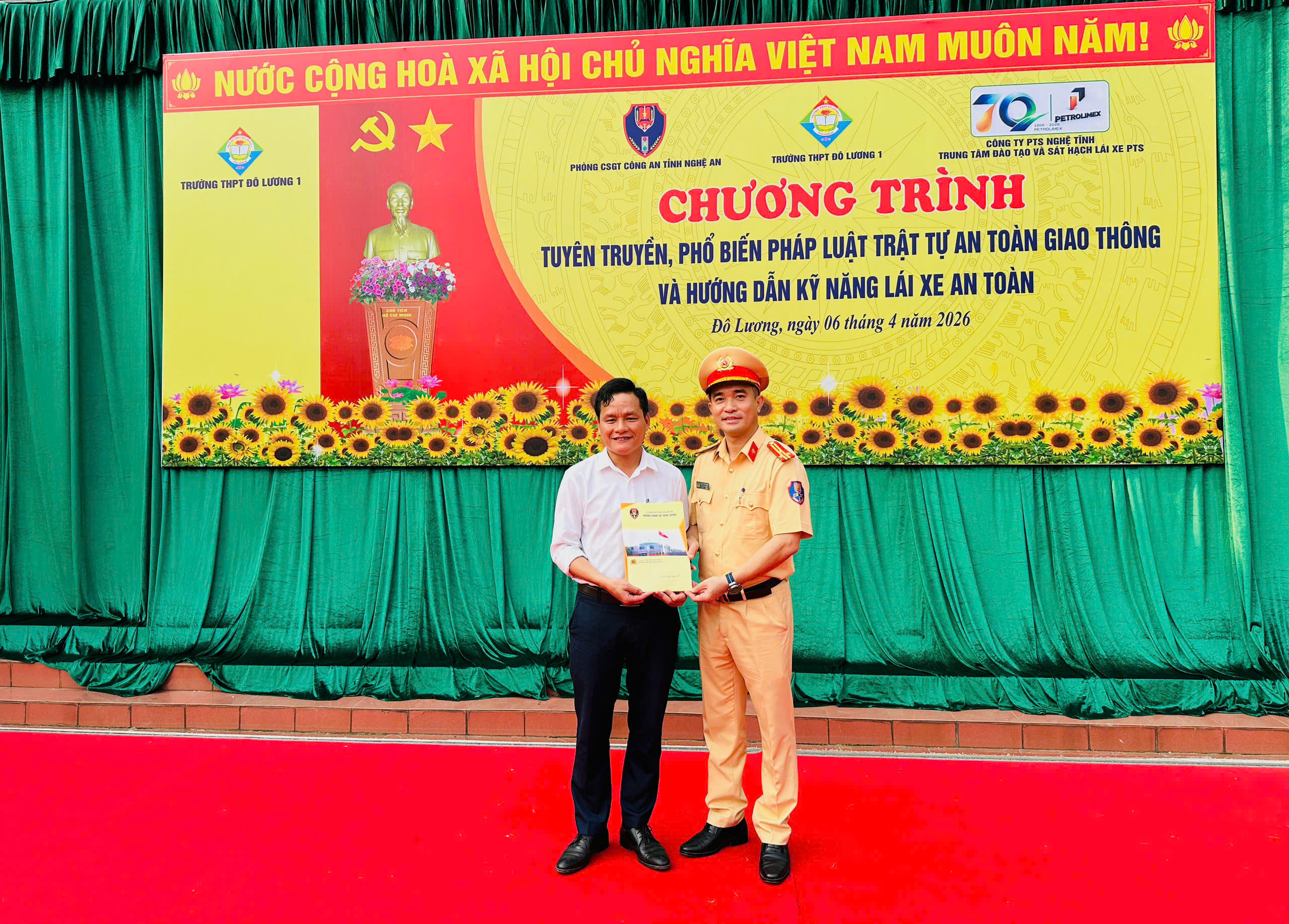 z7695535895719691e21d79aca48fe9ac655ed6b5aeec8