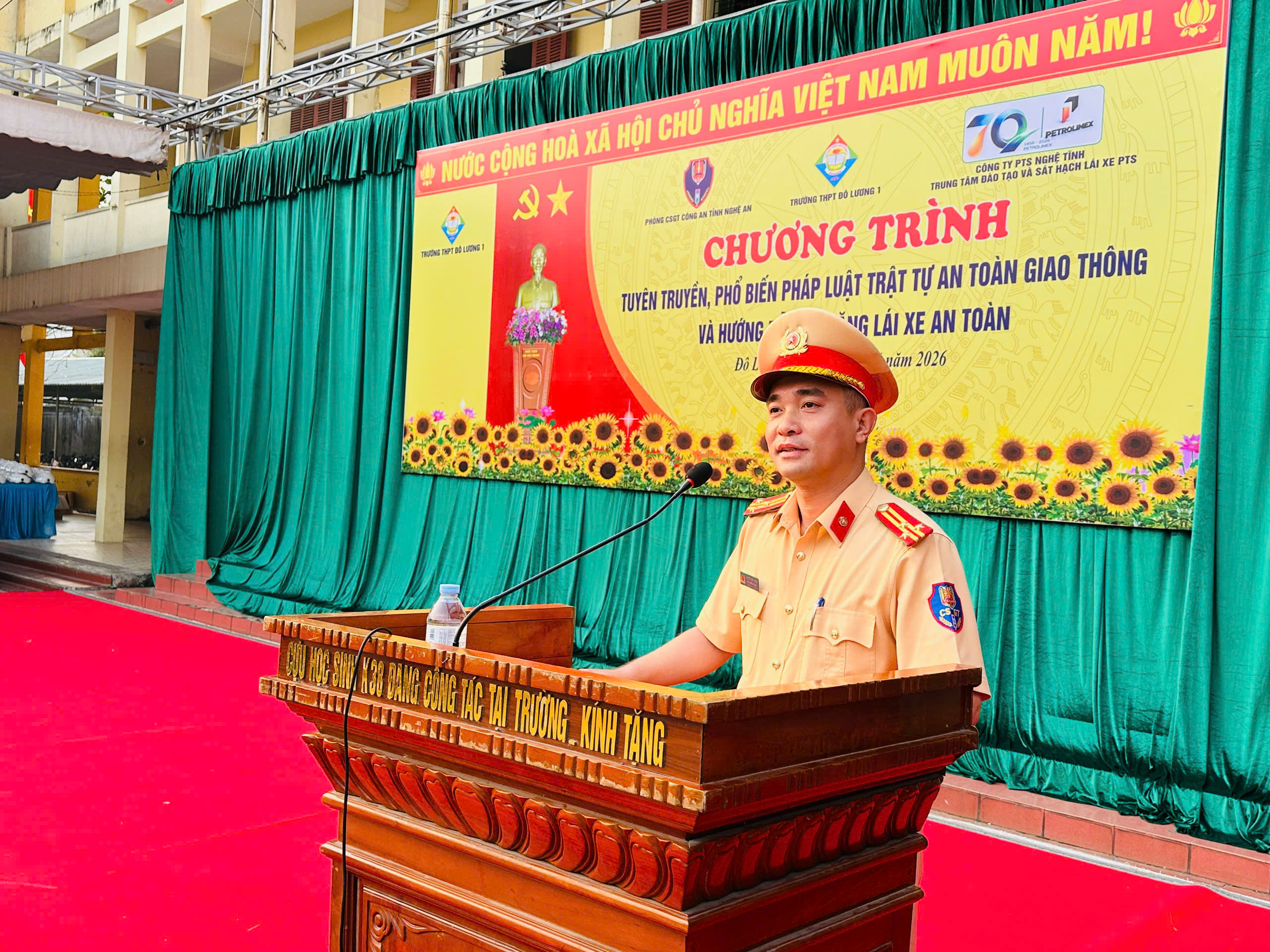 z7695535951813b5ea04038bc12525cbed8a7bbdbb1738