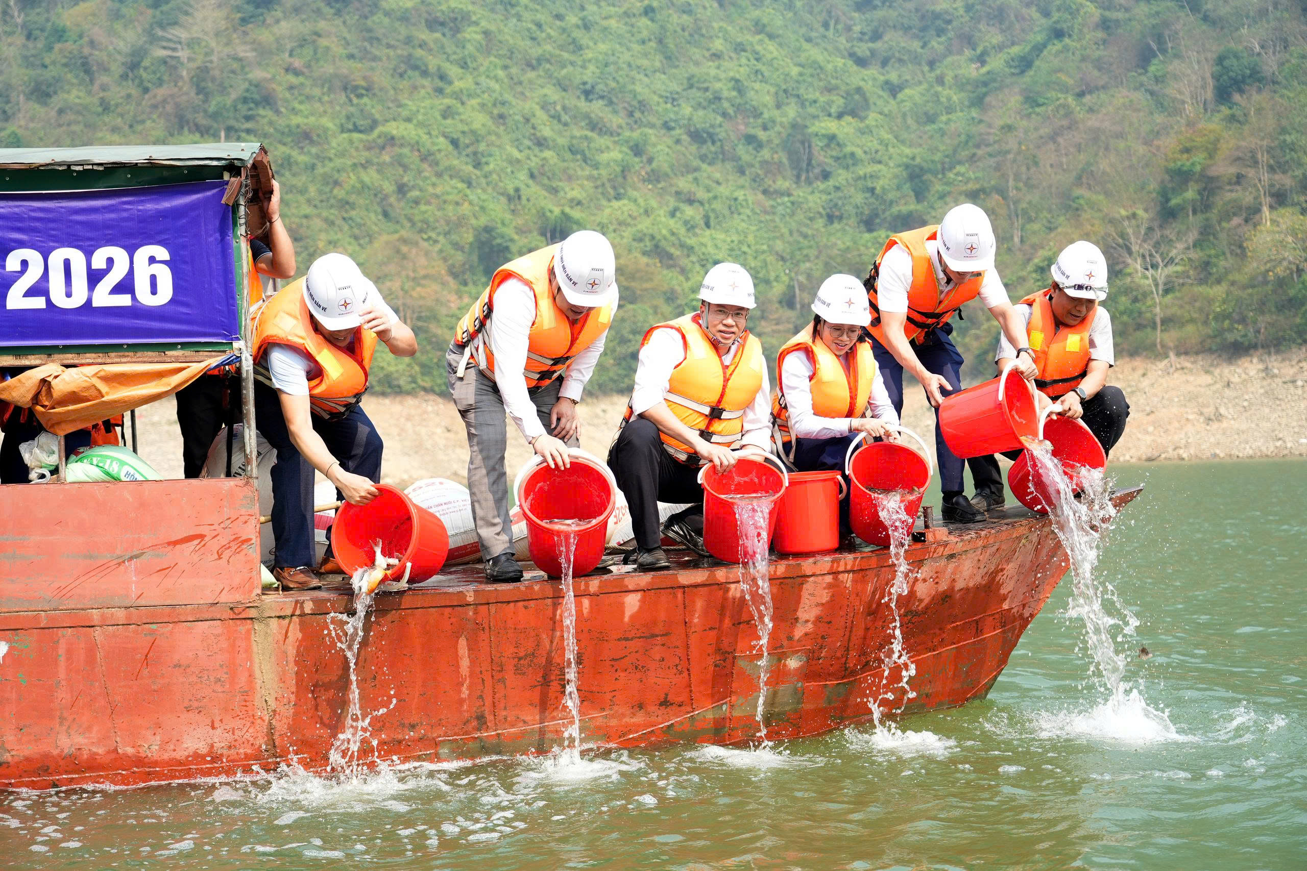 z770878095775150d980f260b8ea59f5e10c70614815e4