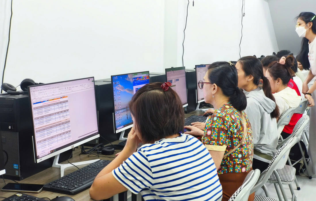 doi tuong nen tham gia lop tap huan ai cho giao vien