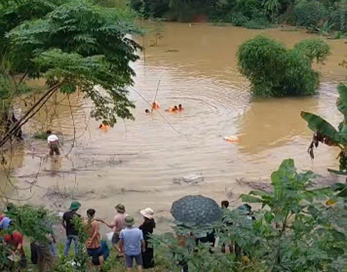 Nam thanh niên 22 tuổi bị nước lũ cuốn trôi, tử vong