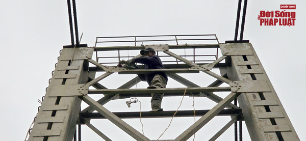 z7759816989753187172c2437e90adebce631223b212f2 copy