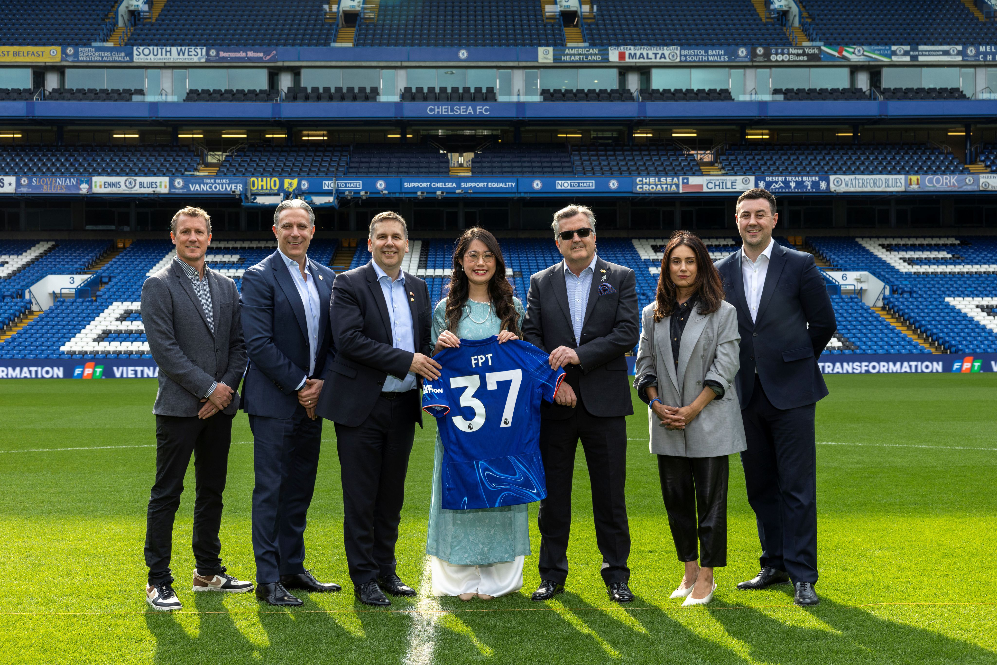 ai dien clb chelsea va fpt tren san stamford bridge trong su kien cong bo hop tac toan cau giua fpt va cfc ai dien clb chelsea va fpt tren san stamford bridge trong su kien cong bo hop tac toan cau giua fpt va cfc