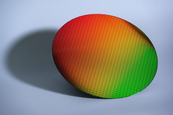intel 18a wafer 1 custom 728x485