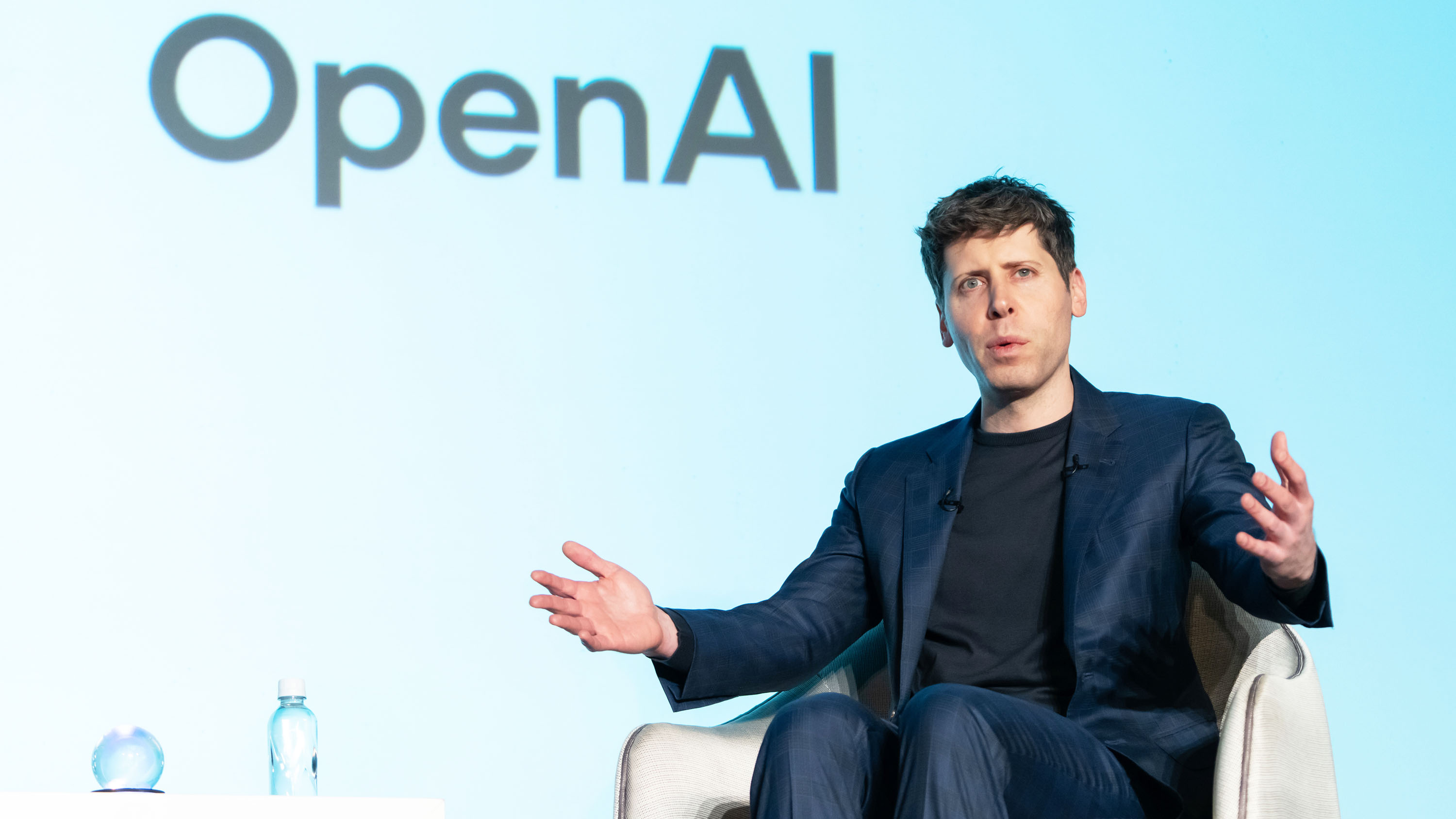 Tham vọng điên rồ của Sam Altman: cần 100 triệu GPU AI trị giá 3.000 tỷ USD cho giấc mơ của OpenAI- Ảnh 1. Tham vọng điên rồ của Sam Altman: cần 100 triệu GPU AI trị giá 3.000 tỷ USD cho giấc mơ của OpenAI- Ảnh 1.