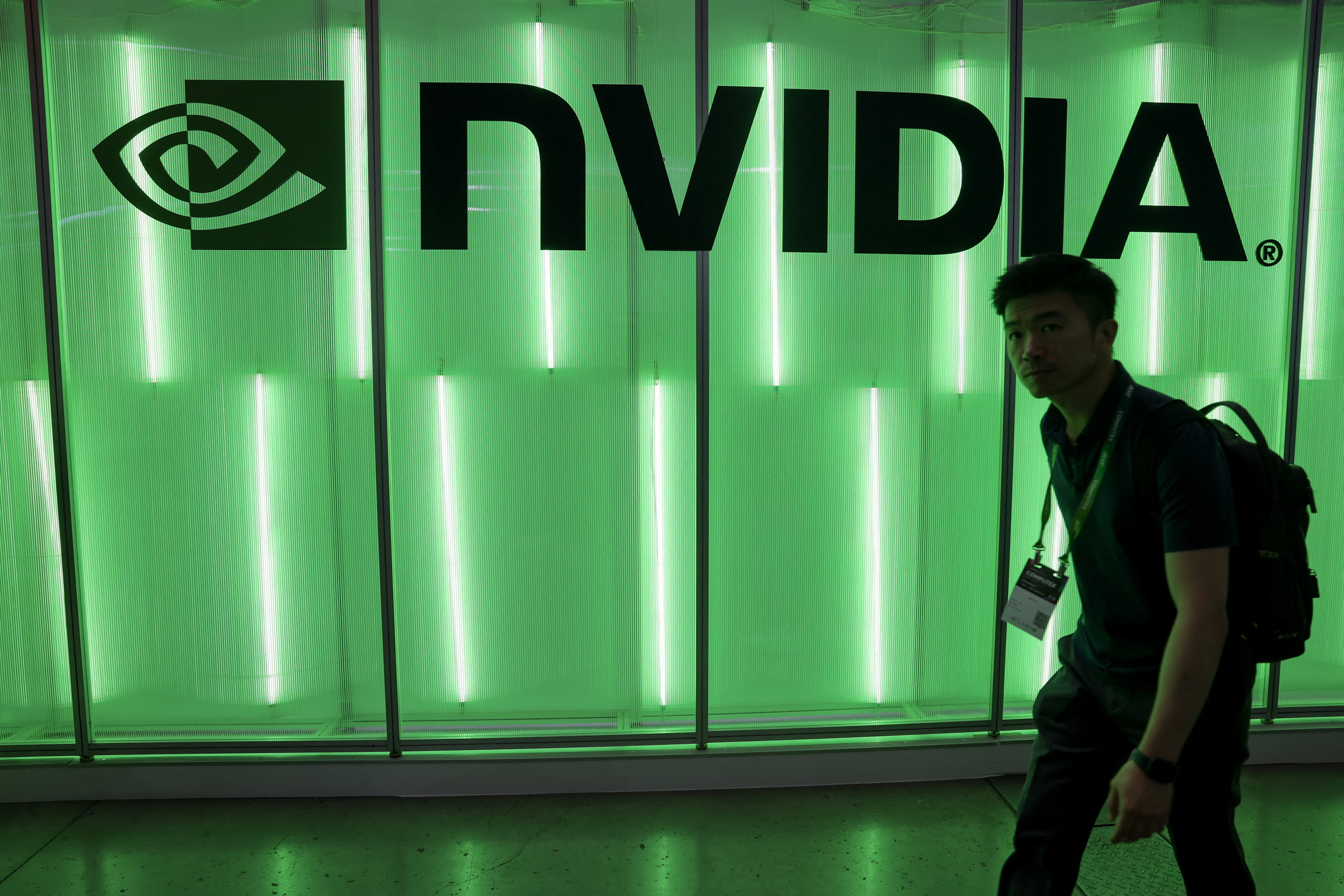 Để được bán chip vào Trung Quốc, AMD và NVIDIA phải chia sẻ doanh thu với chính phủ Mỹ- Ảnh 1.