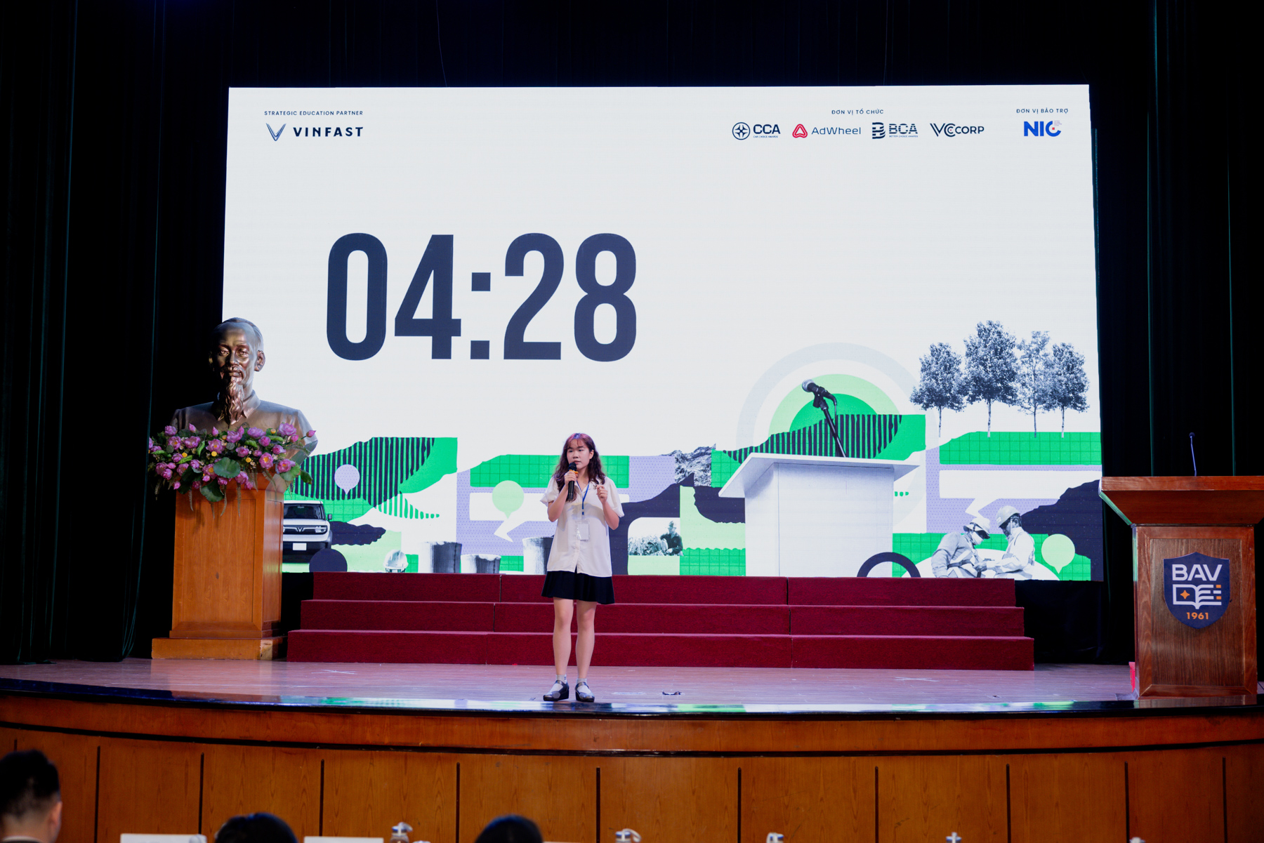 hoc vien ngan hang 4