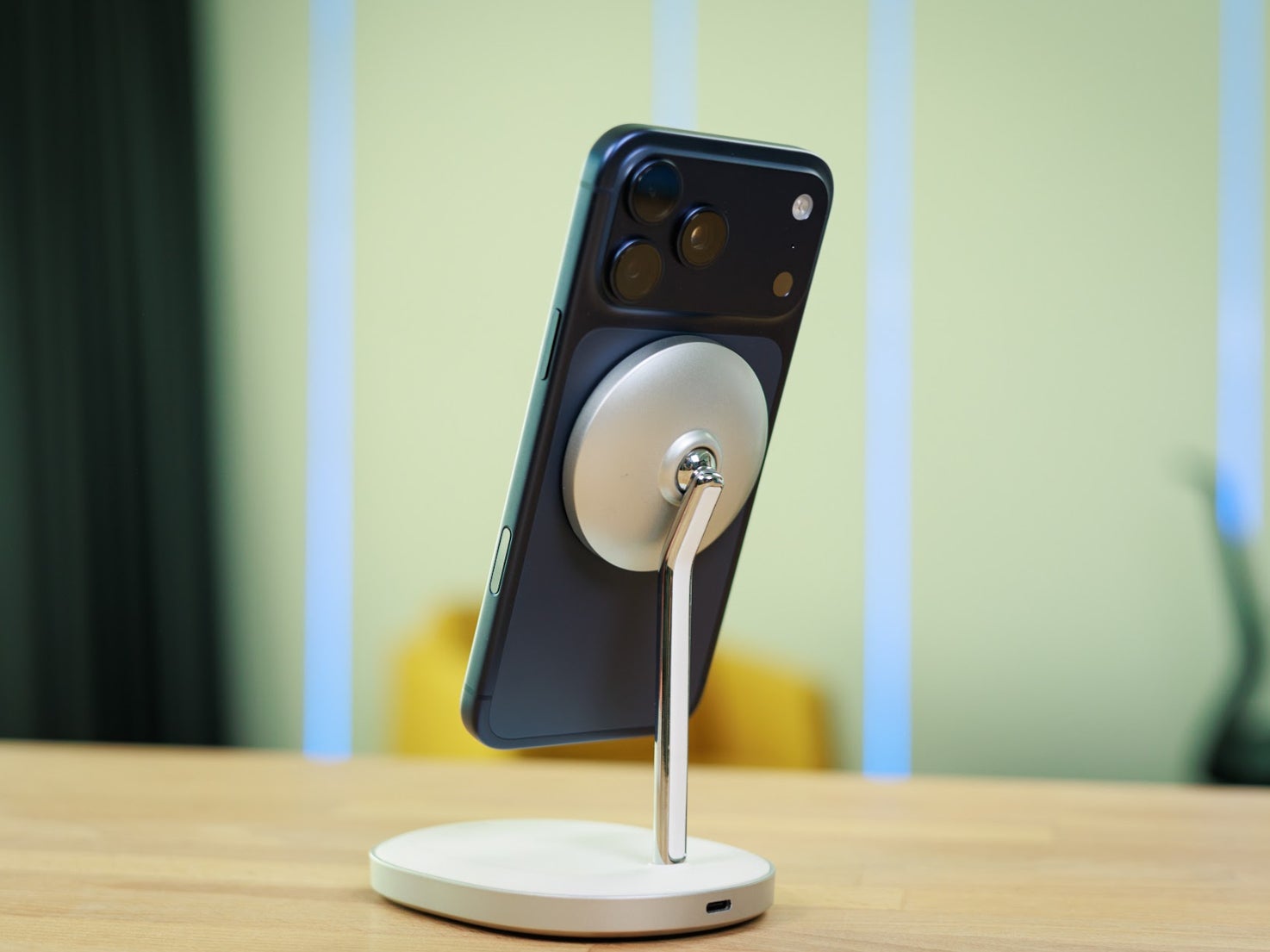 iphone 17 pro max mid