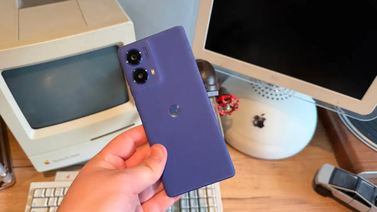 moto g85 rear design