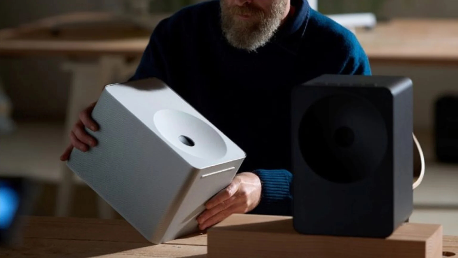 samsung music studio 7 black white