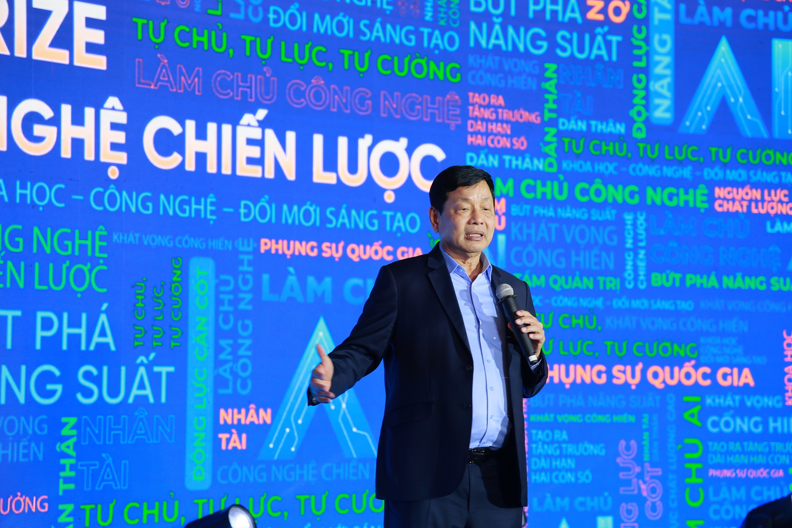 ong truong gia binh chu tich hdqt fpt