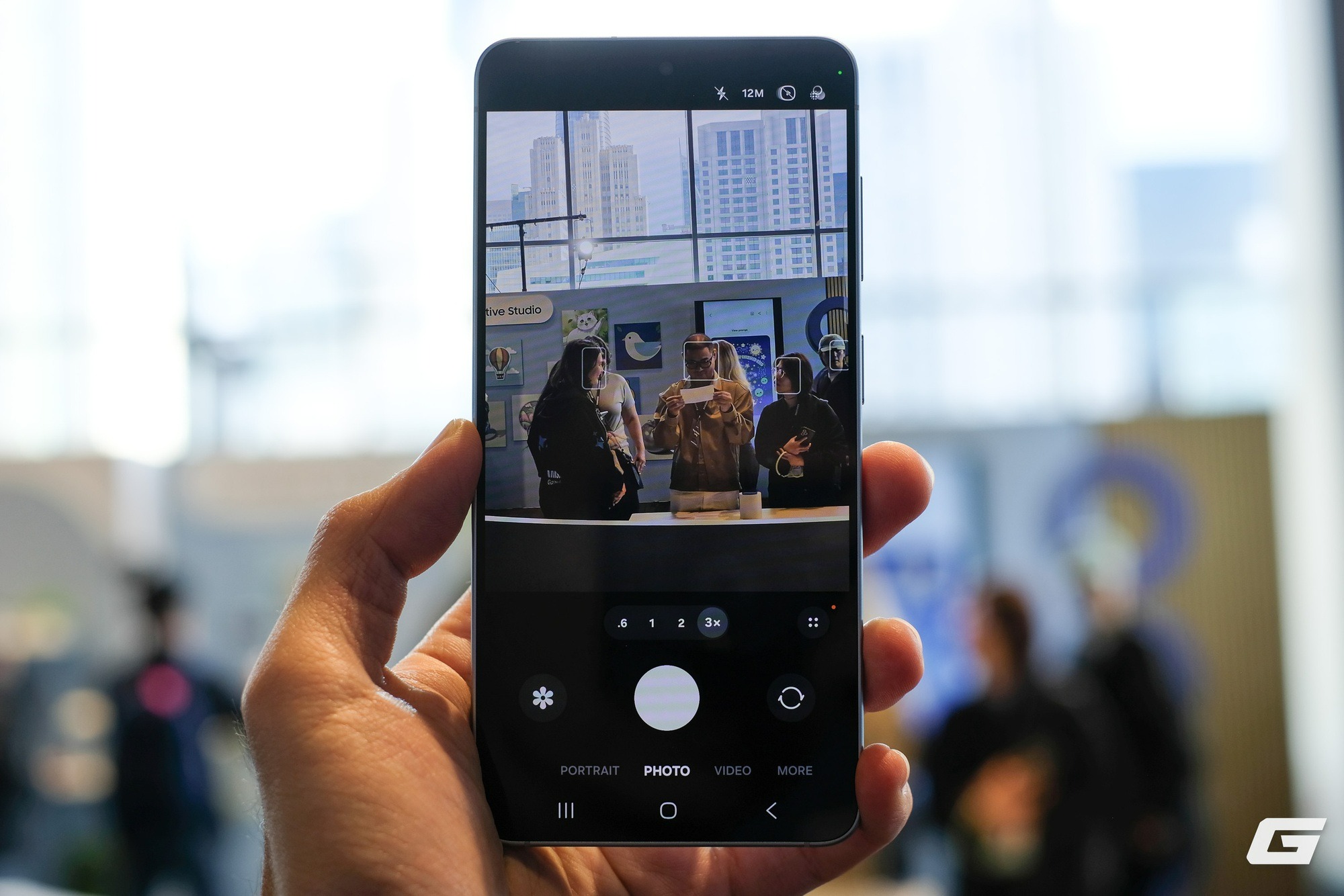Google nâng cấp Circle to Search nhận diện đa vật thể và tích hợp thử đồ ảo ngay trên Galaxy S26