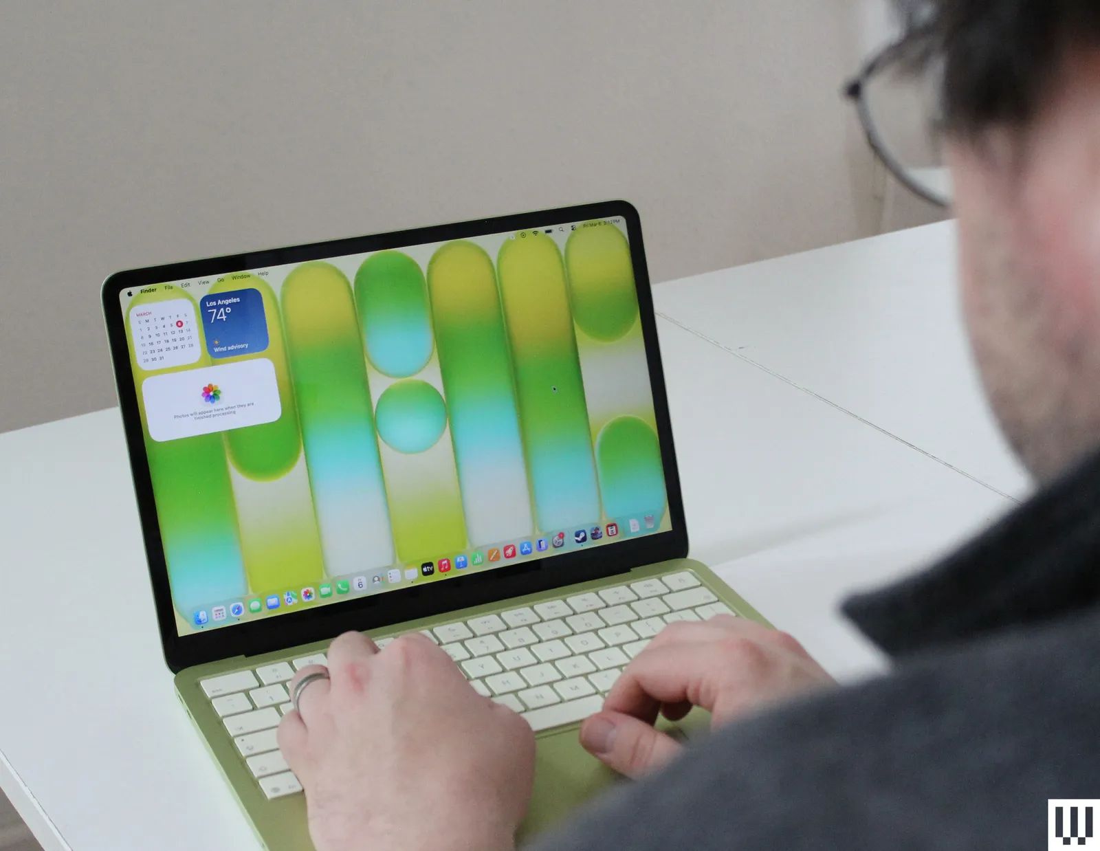 Lần đầu tiên, sinh viên Việt Nam phải đắn đo giữa MacBook và Windows ở cùng mức giá 16 triệu đồng