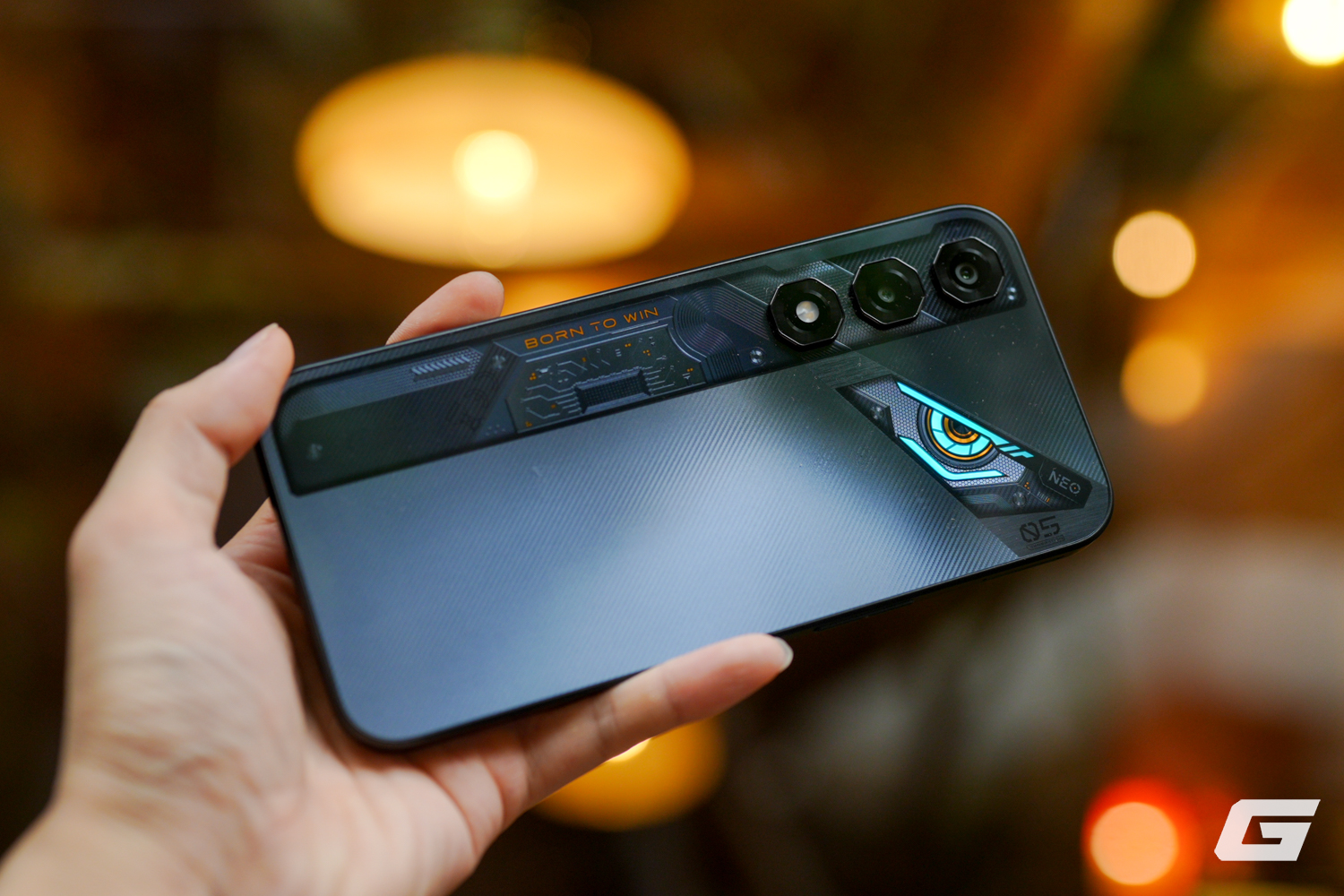 Trên tay nubia Neo 5 5G: Smartphone gaming giá rẻ có nút vai, đèn RGB, pin 6050mAh, giá sale chỉ hơn 6 triệu