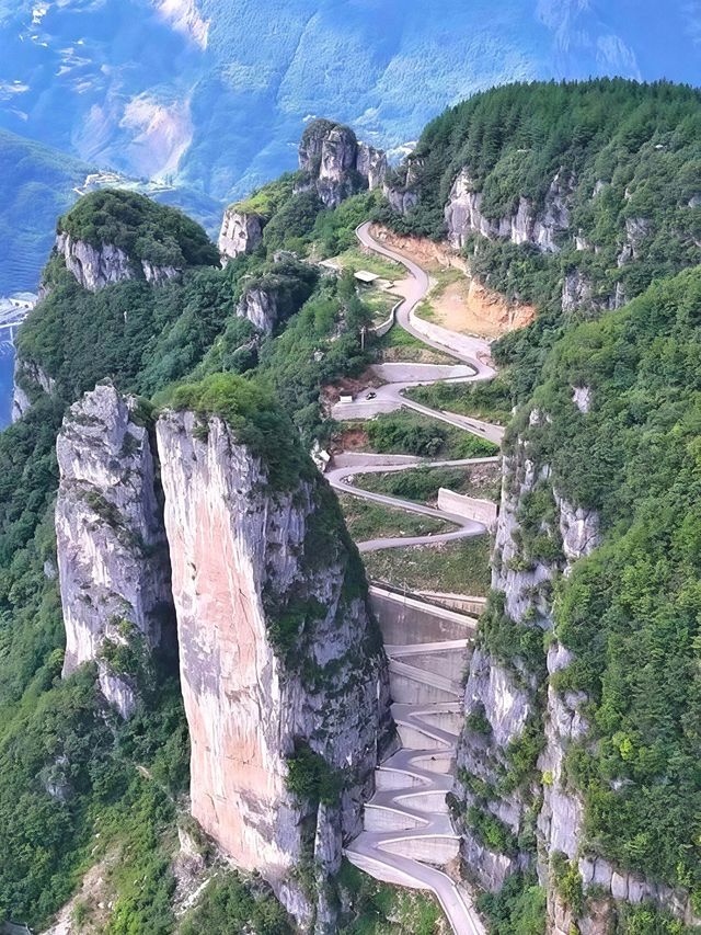 lingpaishi zigzag road