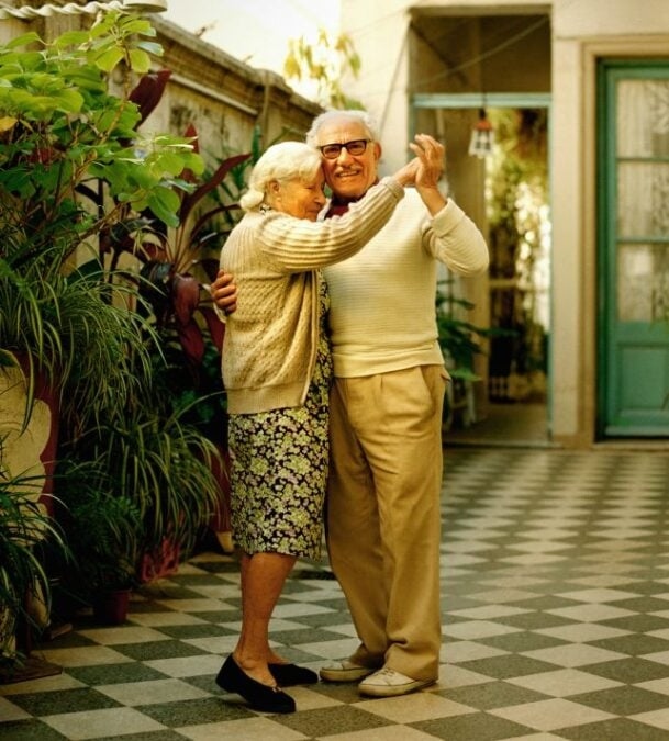 eldery dancing 609x675
