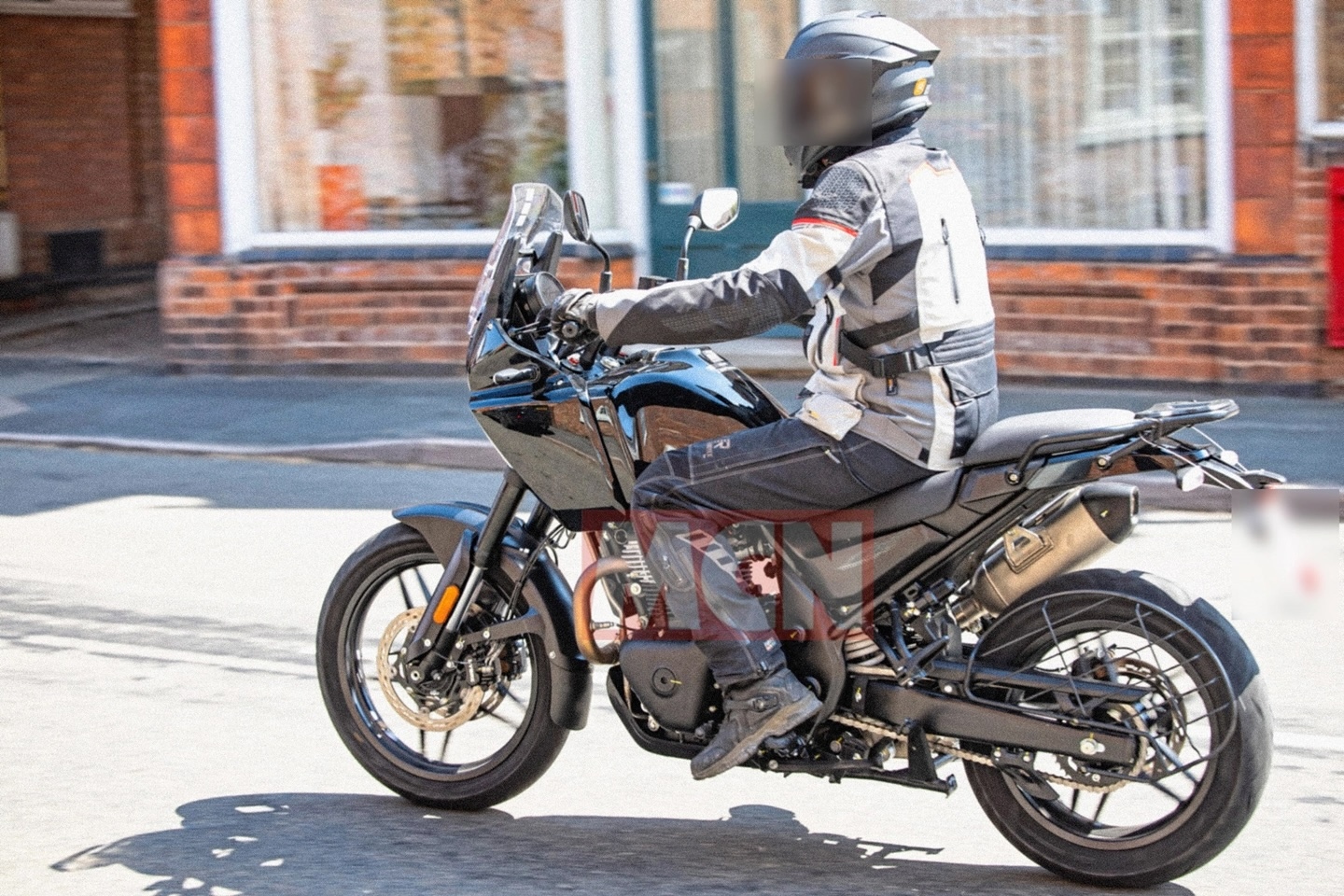 himalayan 750 spy 4jpg