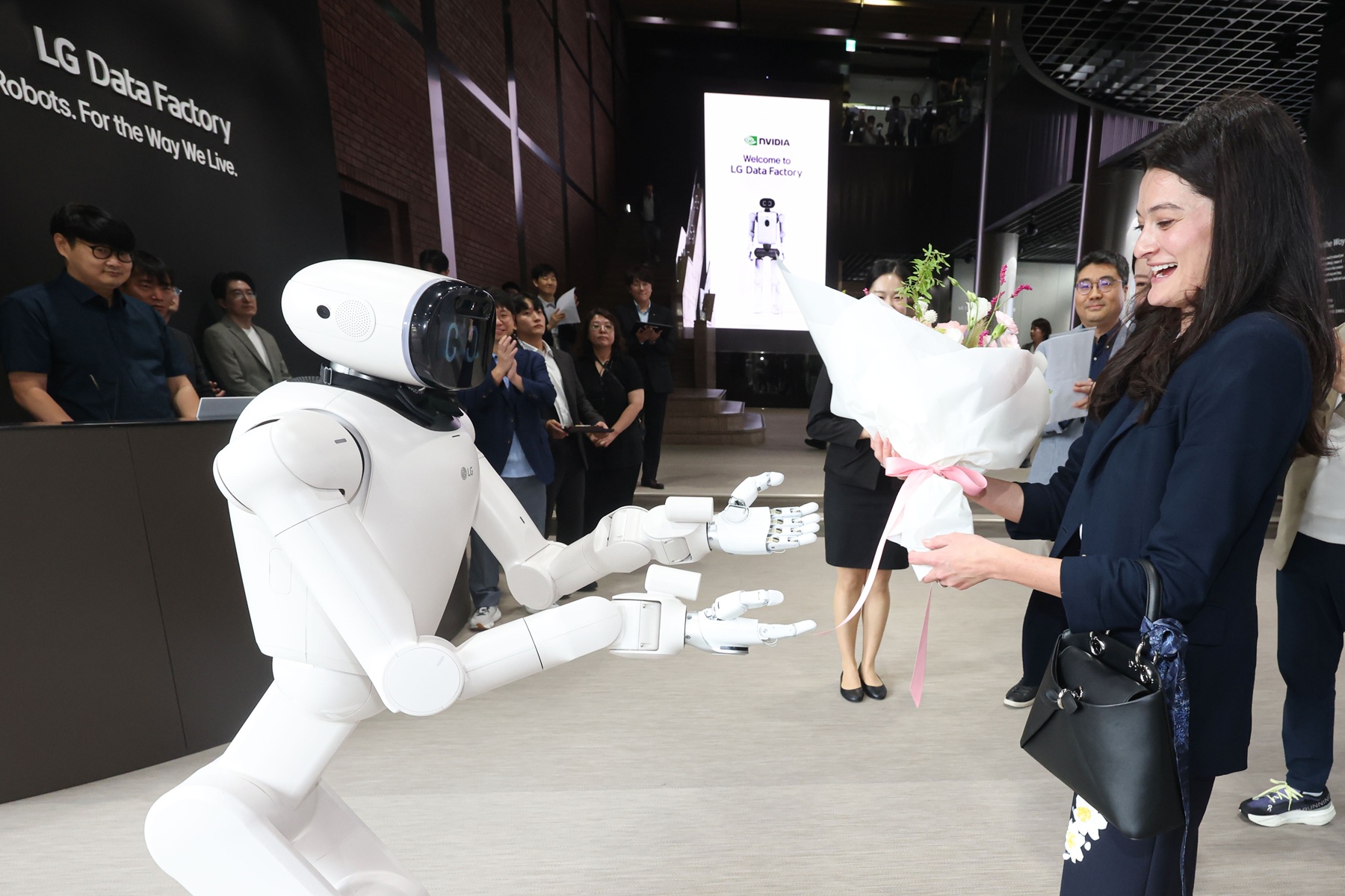 lg electronics lg cong bo tang cuong hop tac voi nvidia trong linh vuc robot 1