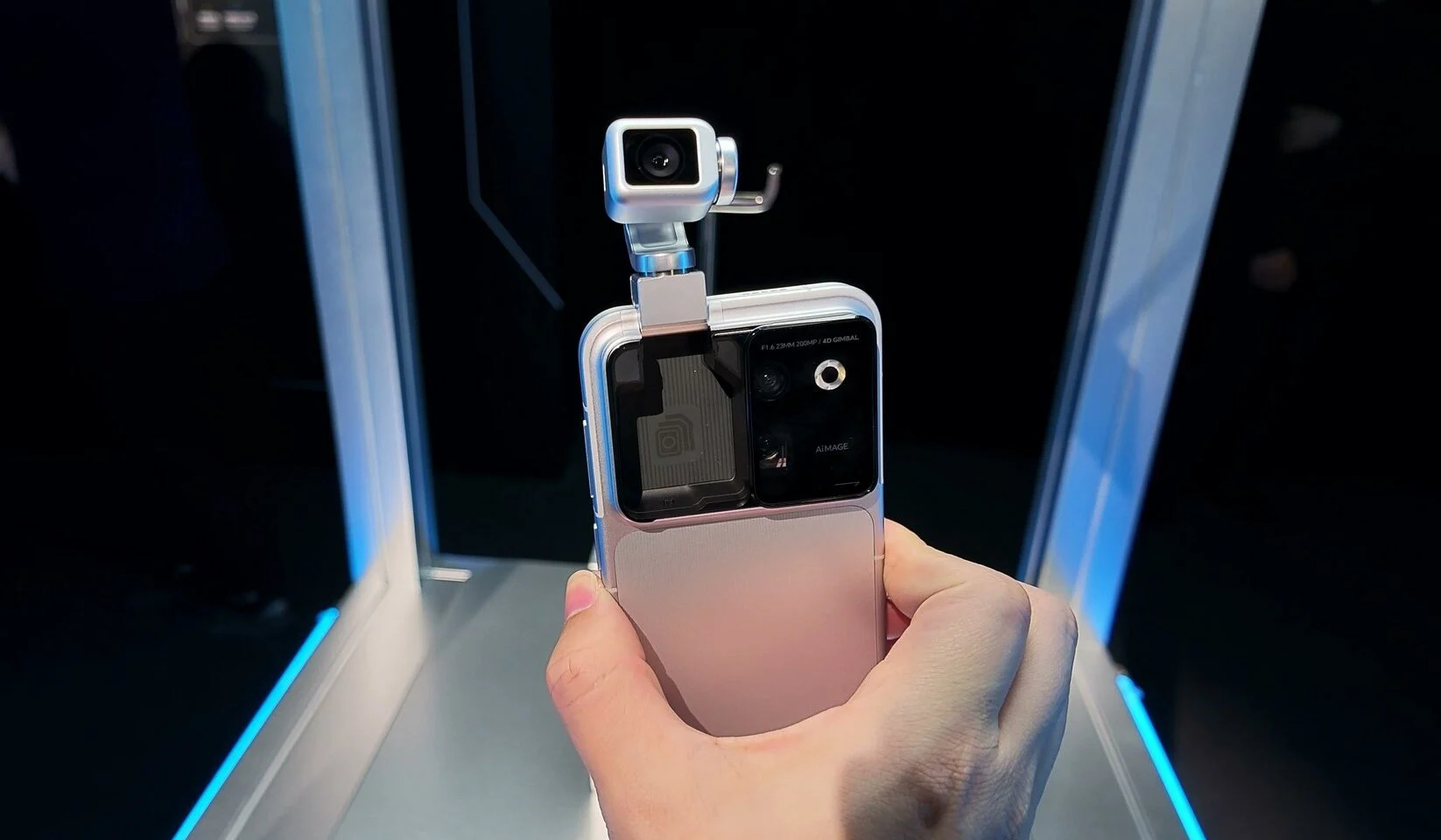 honor robot phone01 e1786704897634