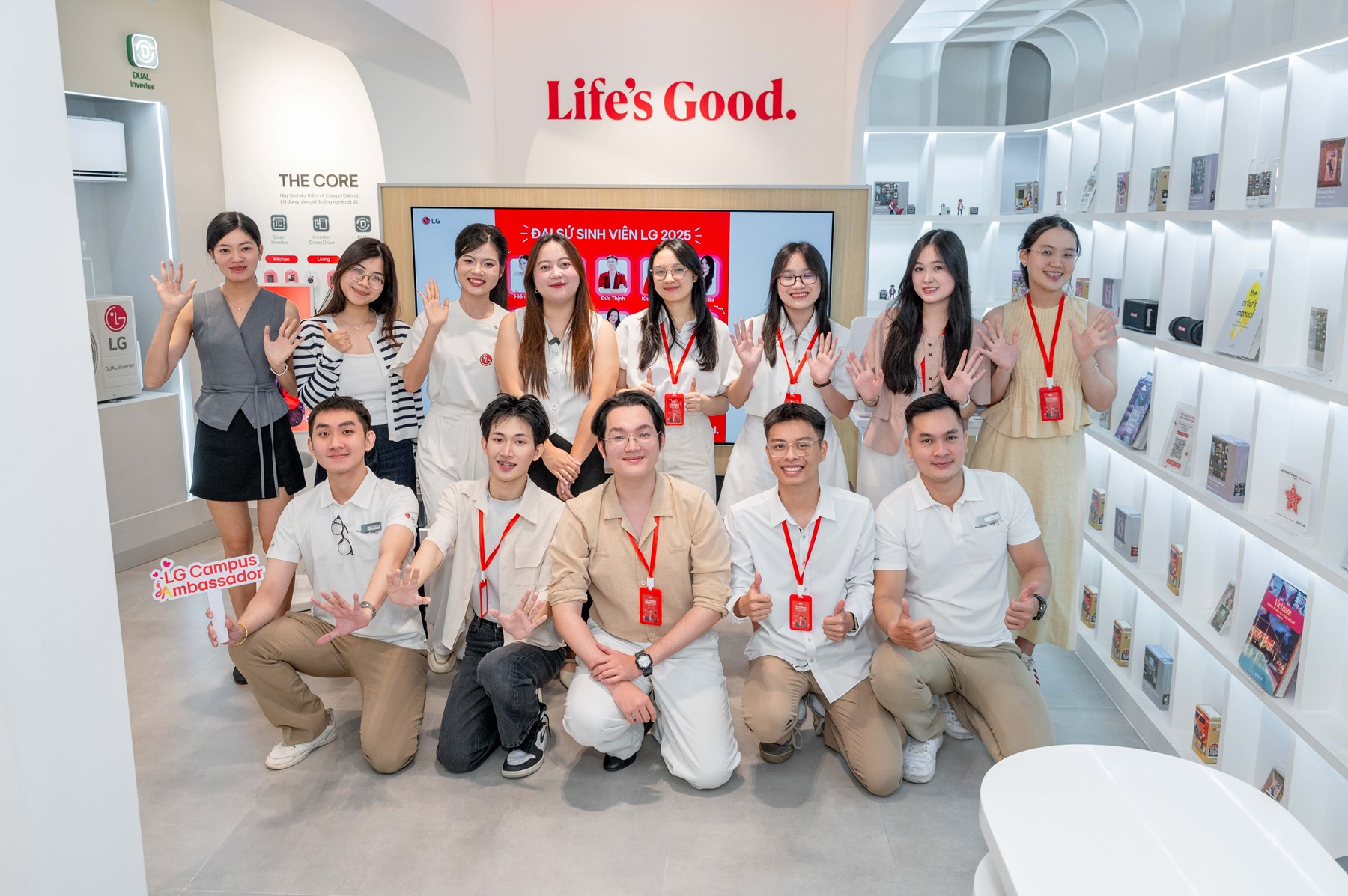 cac guong mat dai su sinh vien lg 2025