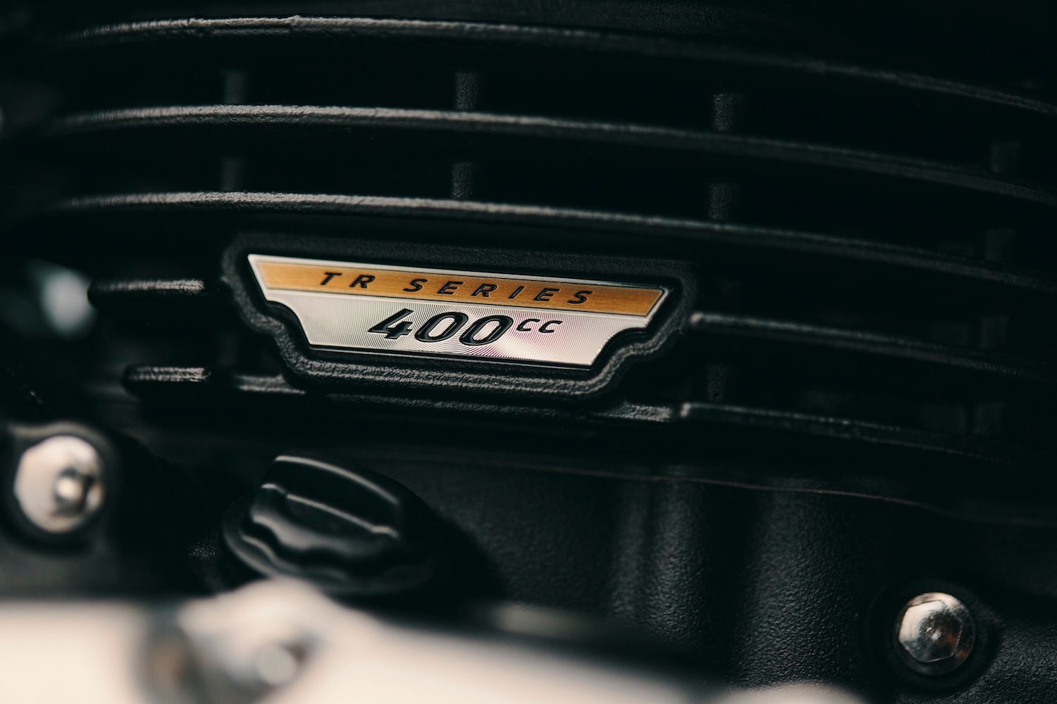 t40detail tr series engine badge