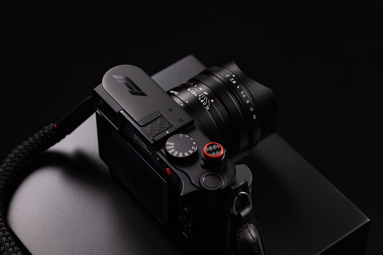 leicaq343f1lores03 1536x1024 leicaq343f1lores03 1536x1024