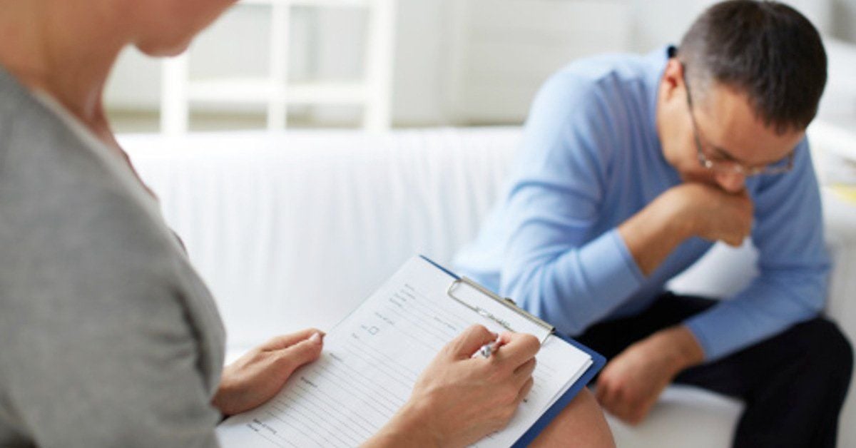 Người đàn ông 50 tuổi đã có 1 con, đi khám bỗng phát hiện không có tinh trùng: Bất ngờ với nguyên nhân