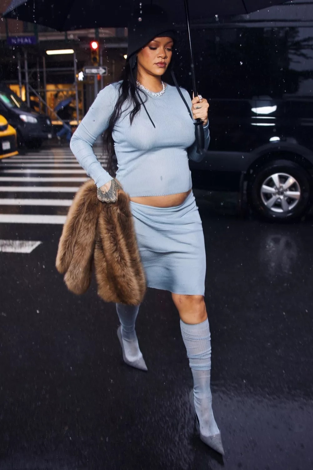 rihanna pregnant 050525 2 22dc2e