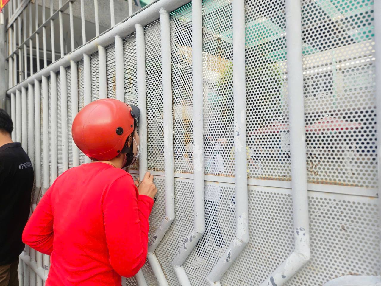 CẬP NHẬT: Gần 1,17 triệu sĩ tử bước vào buổi thi đầu tiên của kỳ thi tốt nghiệp THPT 2025- Ảnh 2. CẬP NHẬT: Gần 1,17 triệu sĩ tử bước vào buổi thi đầu tiên của kỳ thi tốt nghiệp THPT 2025- Ảnh 2.
