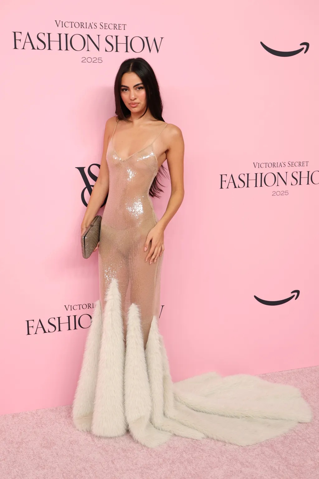 Thảm hồng Victoria's Secret 2025: Twice rúm ró kém sắc, Quỳnh Anh Shyn đâu rồi? - Ảnh 14. Thảm hồng Victoria's Secret 2025: Twice rúm ró kém sắc, Quỳnh Anh Shyn đâu rồi? - Ảnh 14.