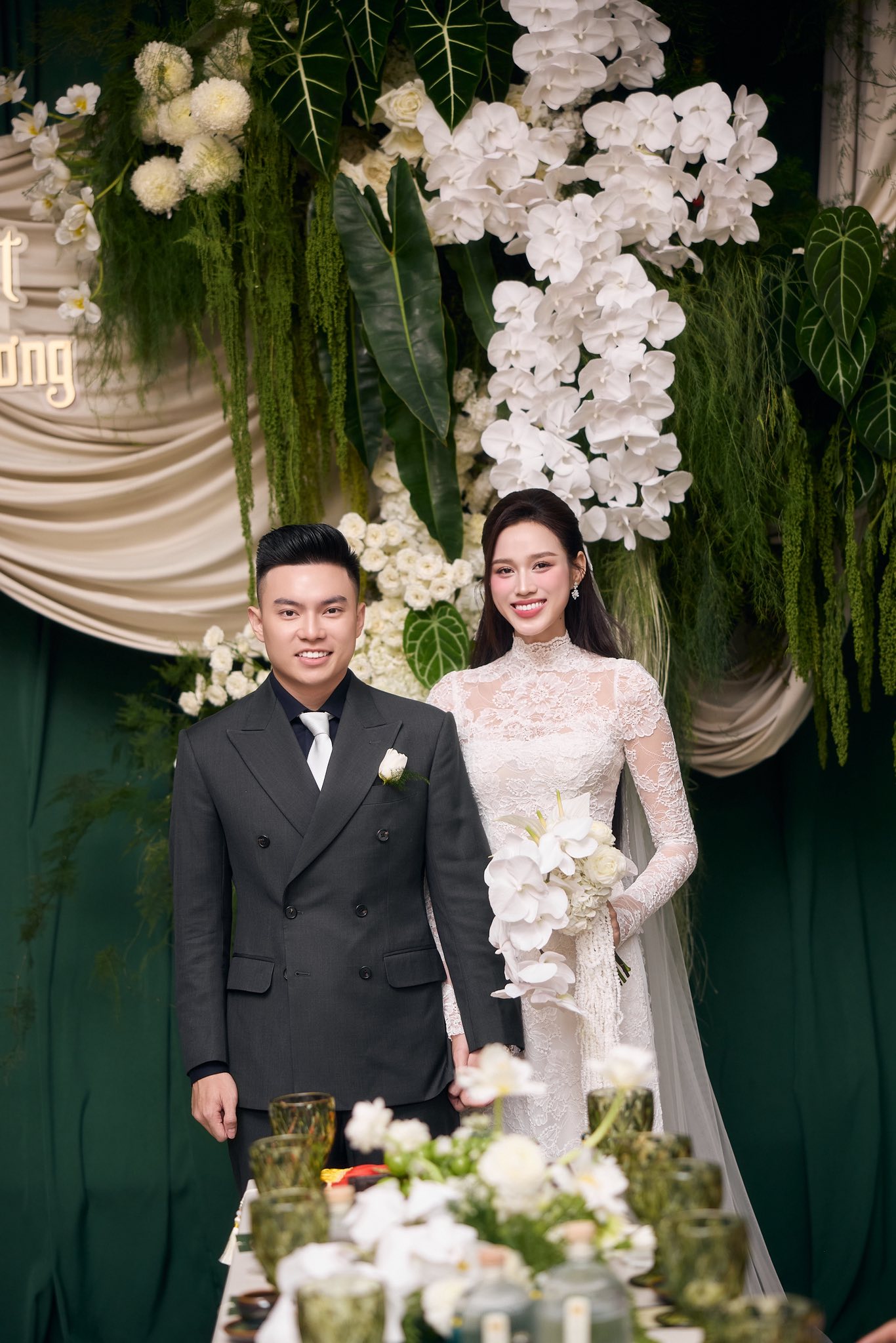 Lễ đón dâu Đỗ Hà và thiếu gia tập đoàn Sơn Hải: Cô dâu cực xinh, thái độ mẹ chồng gây chú ý- Ảnh 8. Lễ đón dâu Đỗ Hà và thiếu gia tập đoàn Sơn Hải: Cô dâu cực xinh, thái độ mẹ chồng gây chú ý- Ảnh 8.