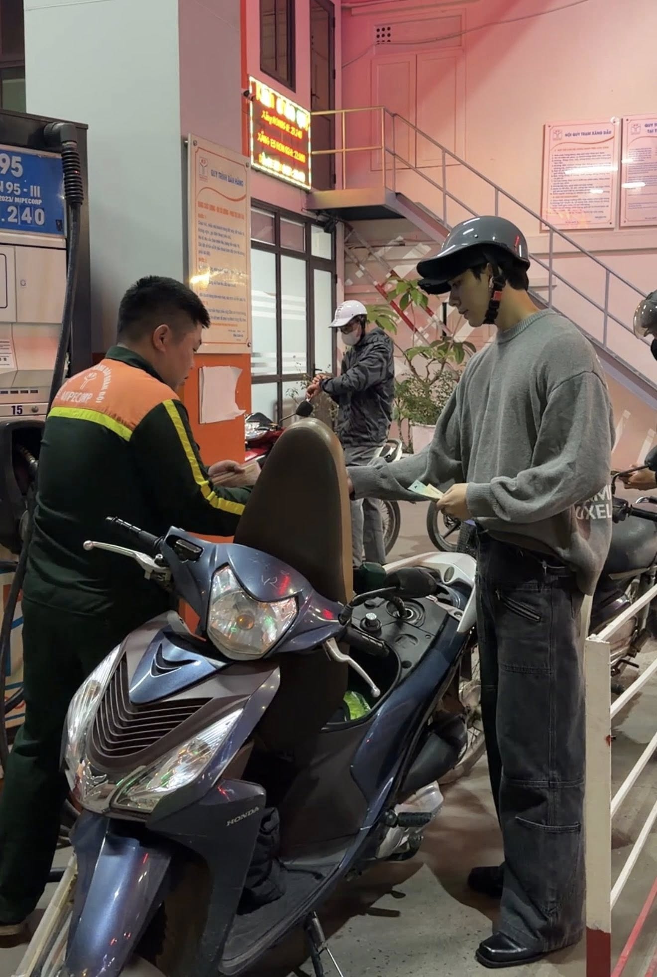 651418095259871359643163707033621829176613178n