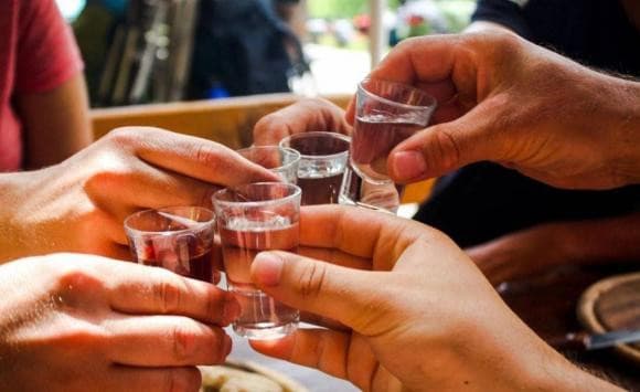 uong ruou 3 ngoisaovn w580 h355