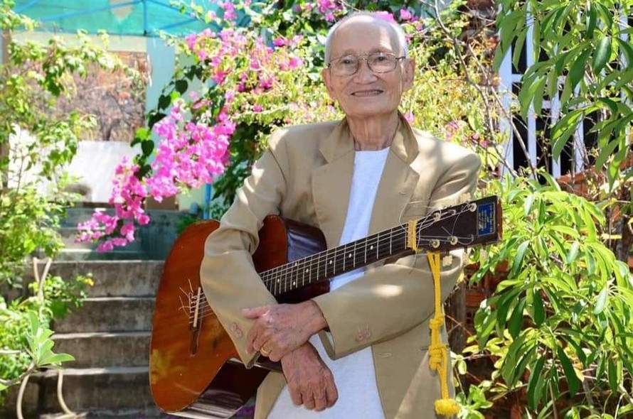 nhac si giao tien toi ban 611700706903