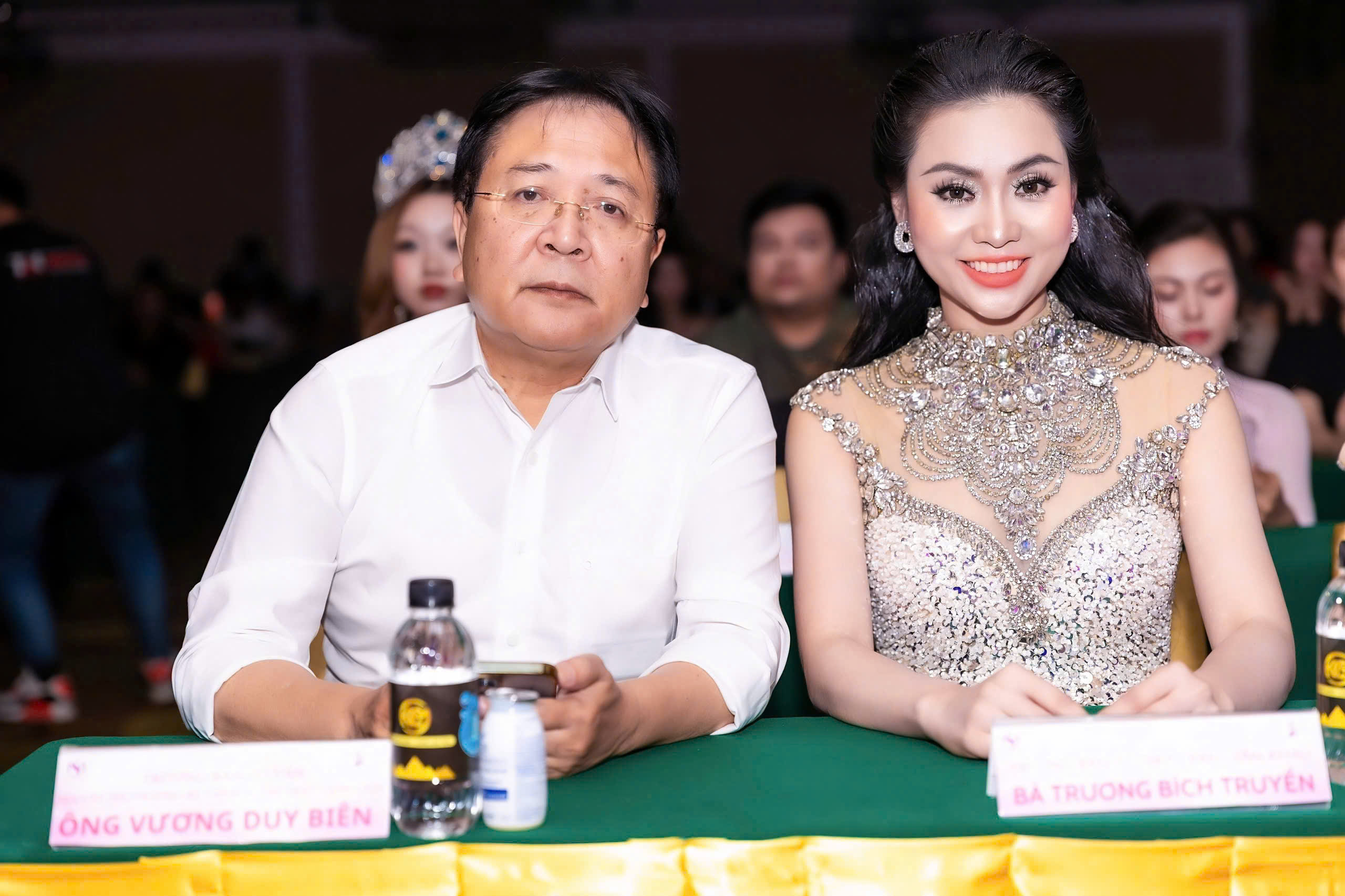 giam khao vuong duy bien va ban to chuc truong bich truyen