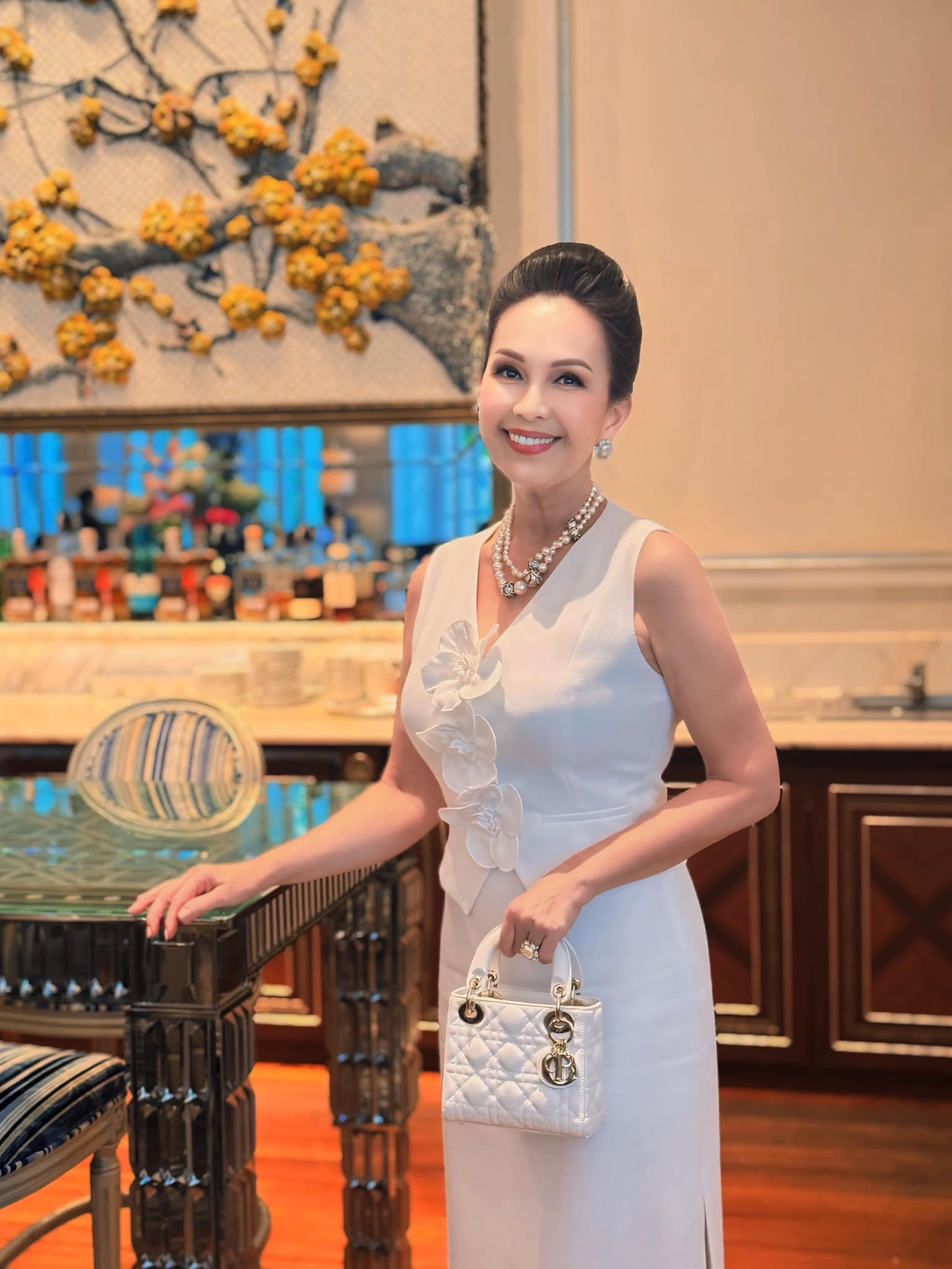 Vóc dáng tuổi 63 của mỹ nhân Việt duy nhất được tung hô “hoa hậu không ngai”, chồng yêu chiều hết mực- Ảnh 5. Vóc dáng tuổi 63 của mỹ nhân Việt duy nhất được tung hô “hoa hậu không ngai”, chồng yêu chiều hết mực- Ảnh 5.