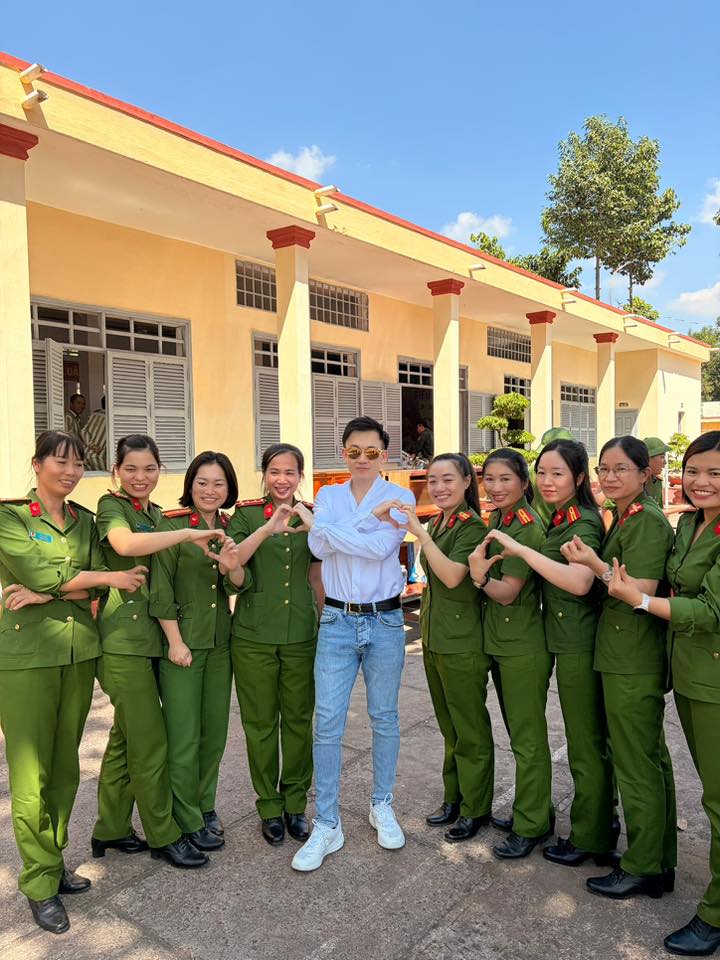 61823105114638047951140795907941825282851779n