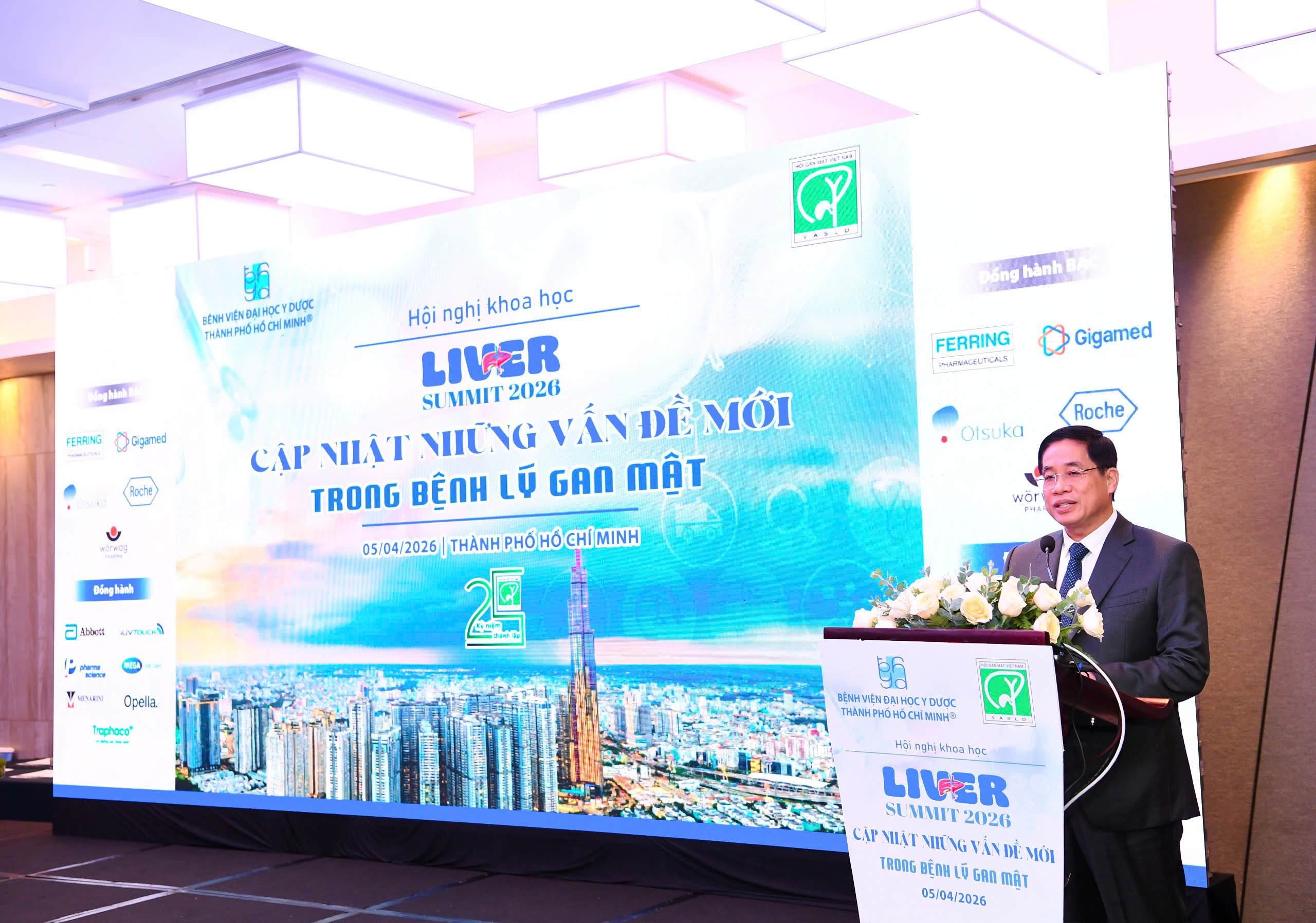 pgs ts bs nguyen hoang bac giam doc bv dhyd phat bieu chao mung nhan manh vai tro cua cac dien dan hoc thuat trong cap nhat tien bo va nang cao chat luo