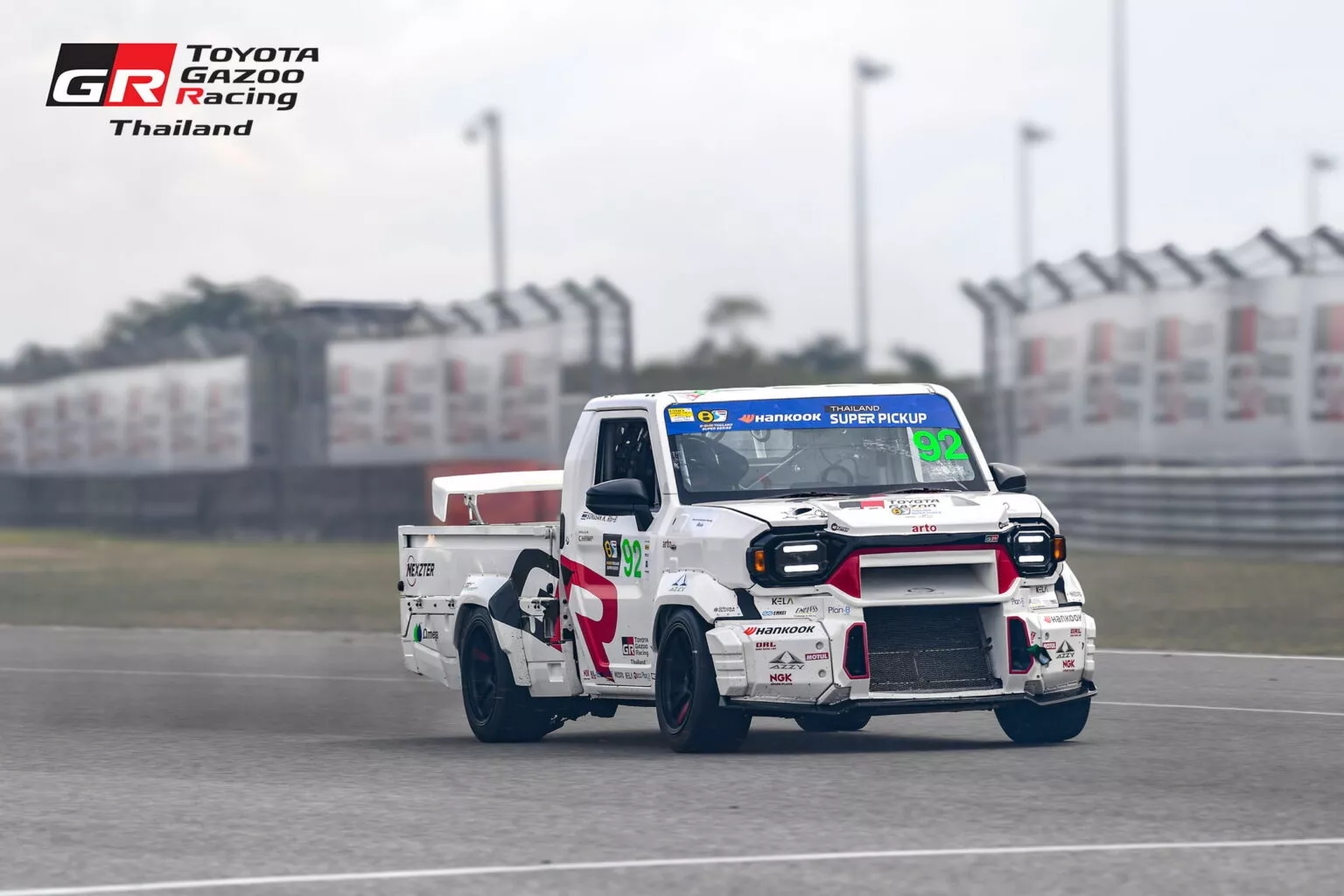 toyota hilux champ ban dua 3