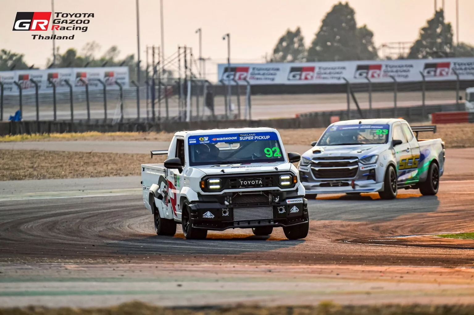 toyota hilux champ ban dua 5