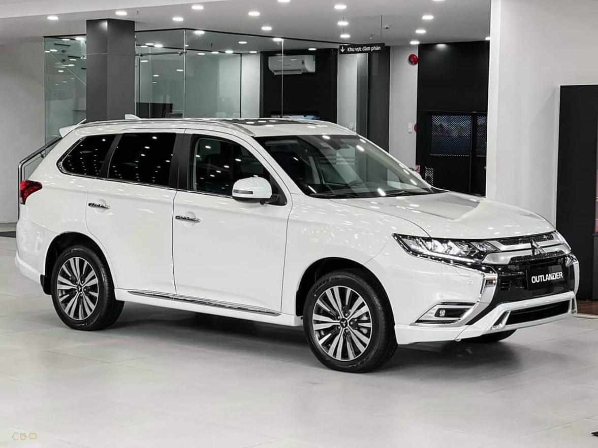 mitsubishi outlander 1