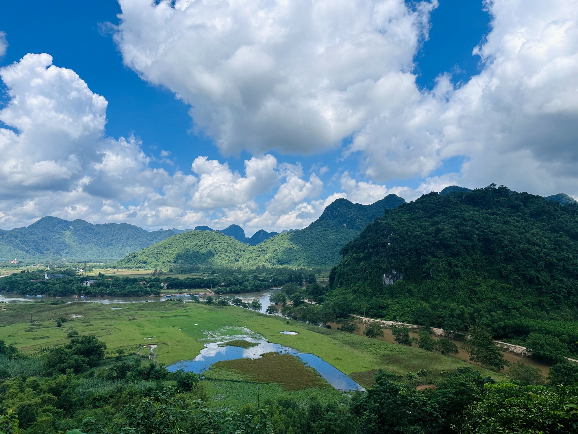 9x lan dau xuyen viet mot minh 18