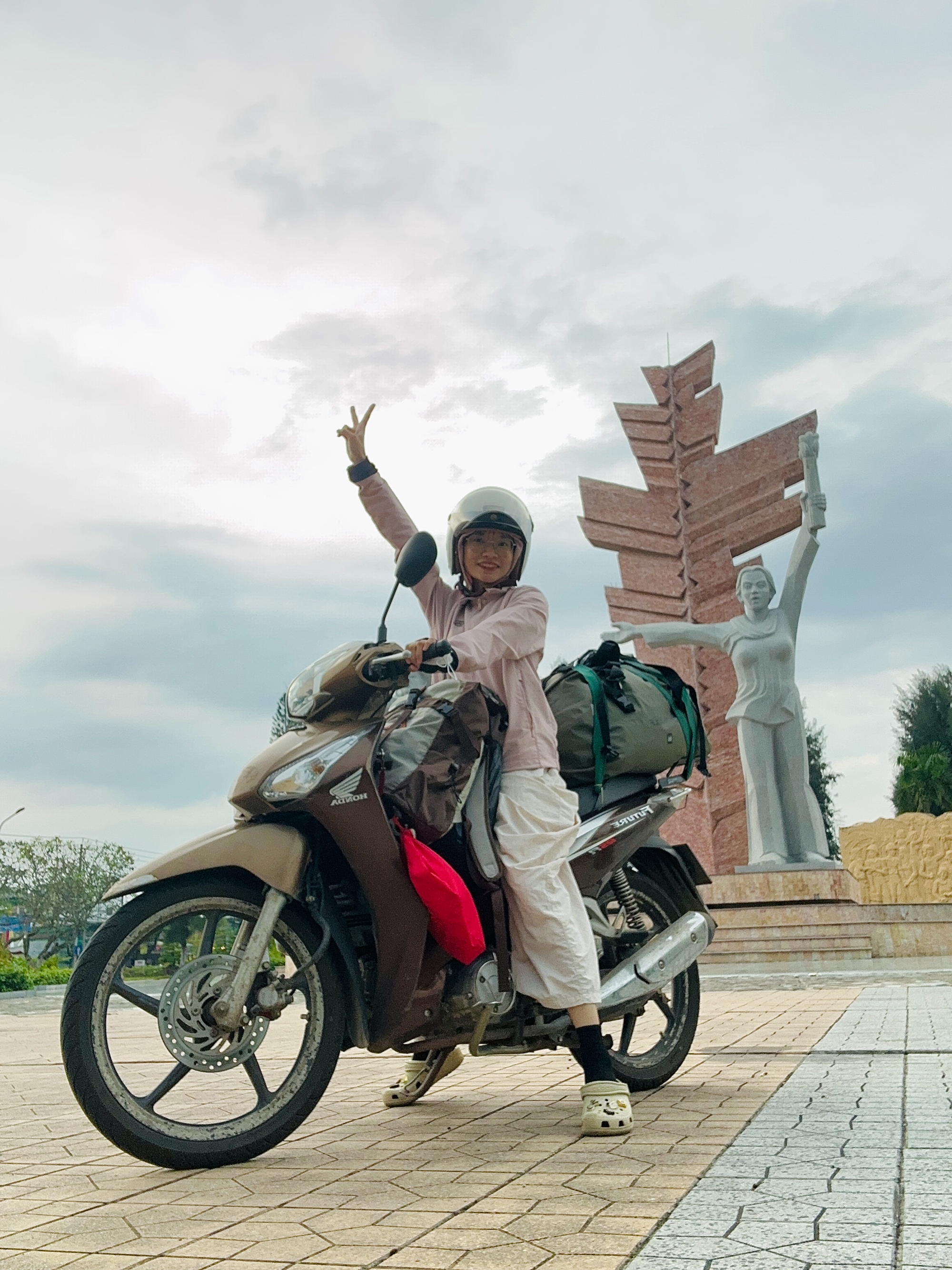 9x lan dau xuyen viet mot minh 73