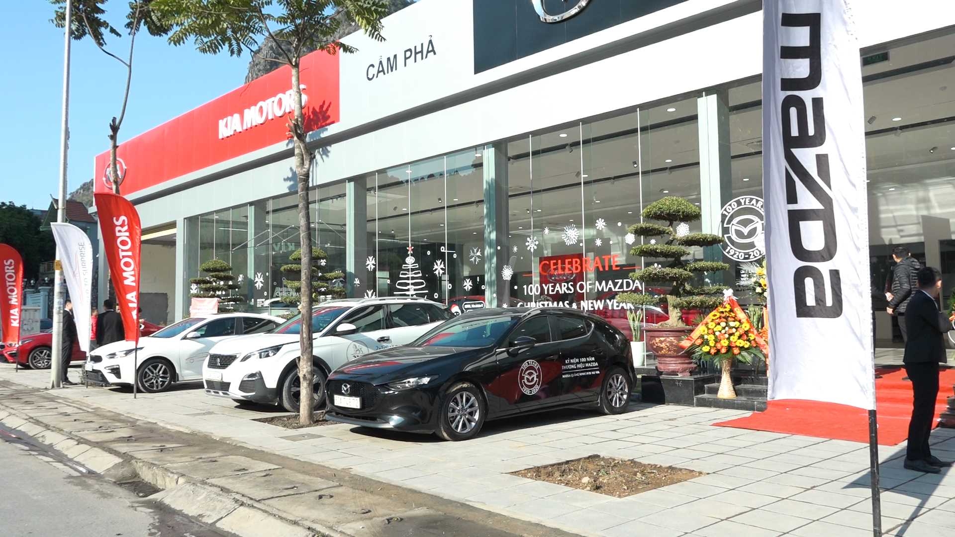 showroom kia mazda peugeot 2