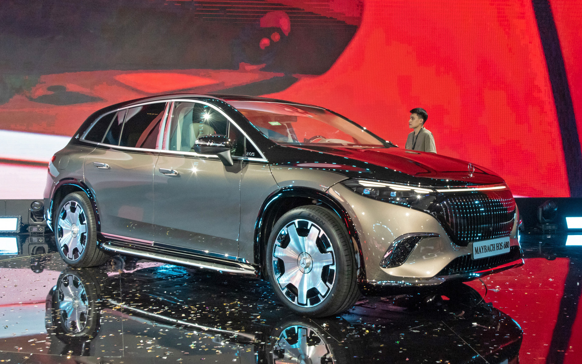 mercedes maybach eqs 680 18 17285336277821413909431 1728548008783 17285480089671345906953