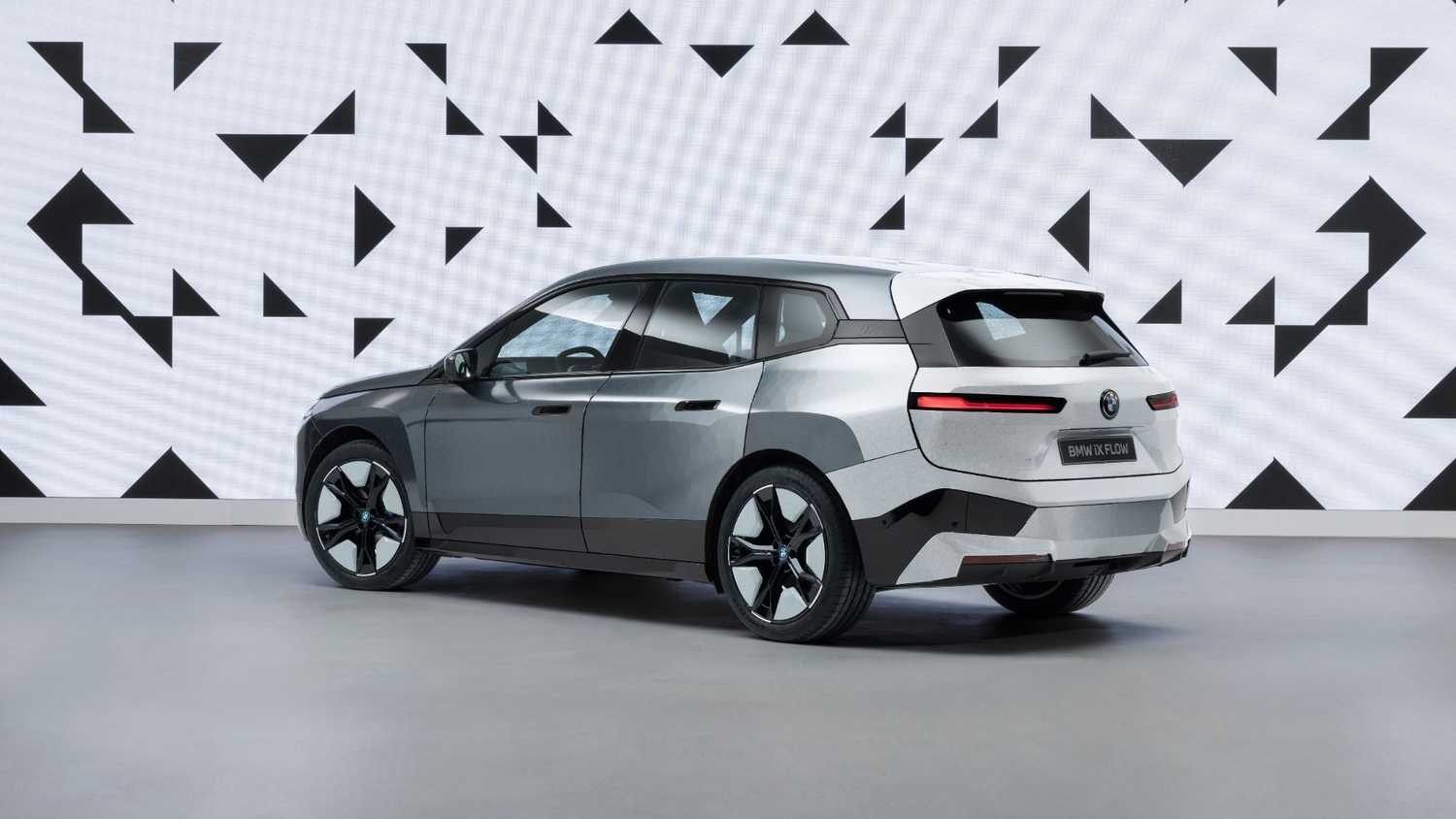 p90447359highresbmw ix flow fe